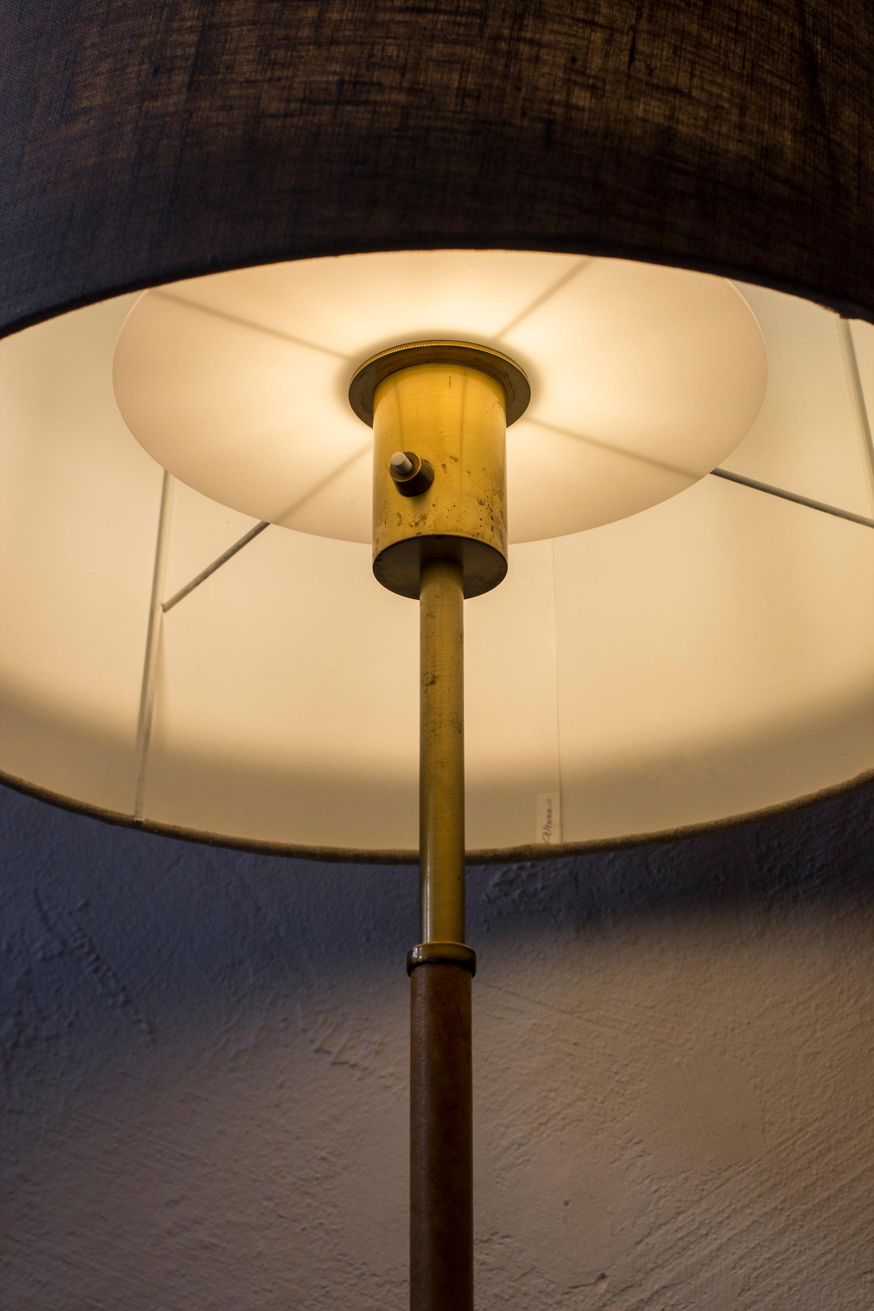 Floor Lamp with Original Leather and Brass by Anders Pehrson, Ateljé Lyktan For Sale 4