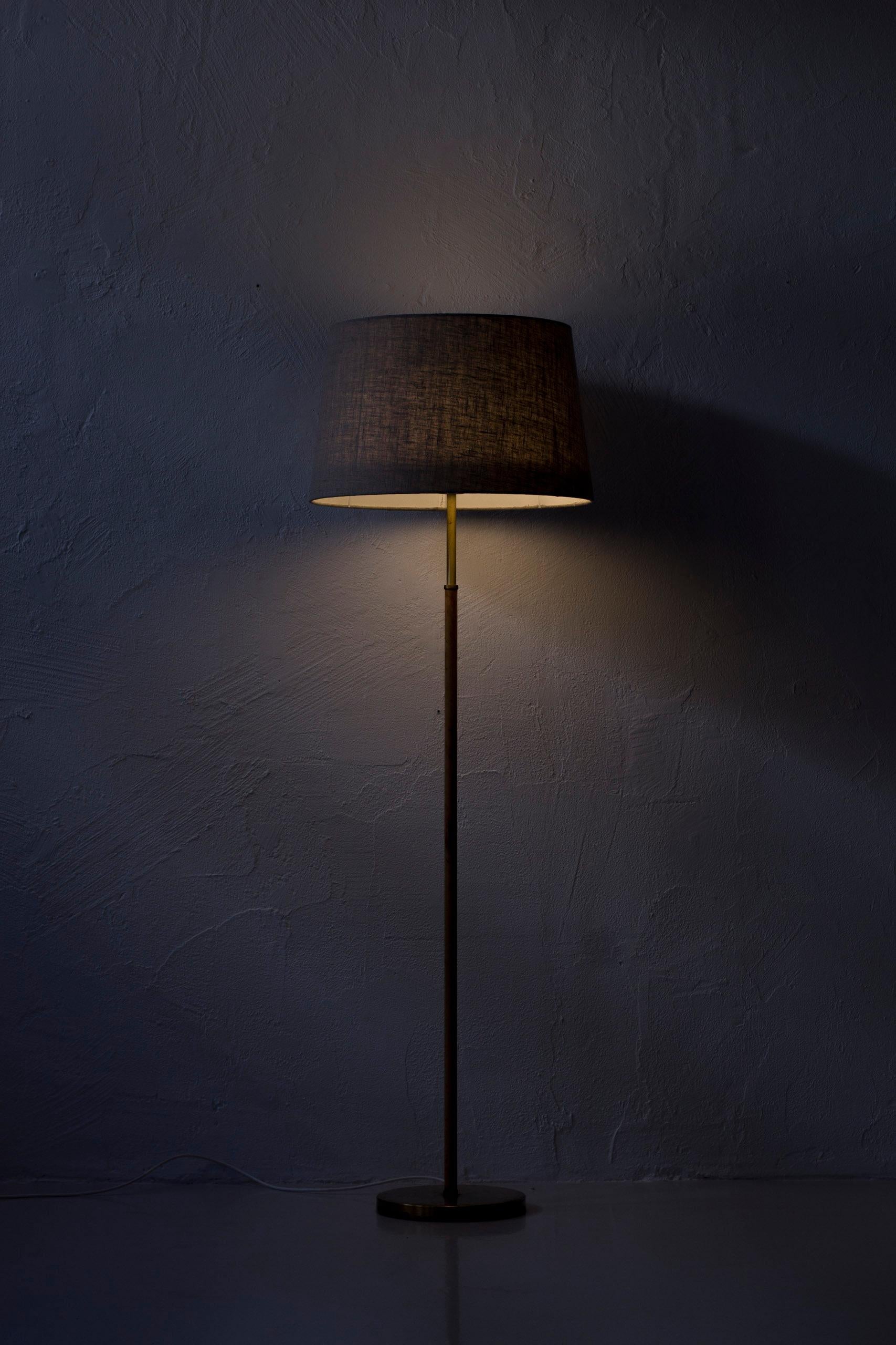 Floor Lamp with Original Leather and Brass by Anders Pehrson, Ateljé Lyktan For Sale 1