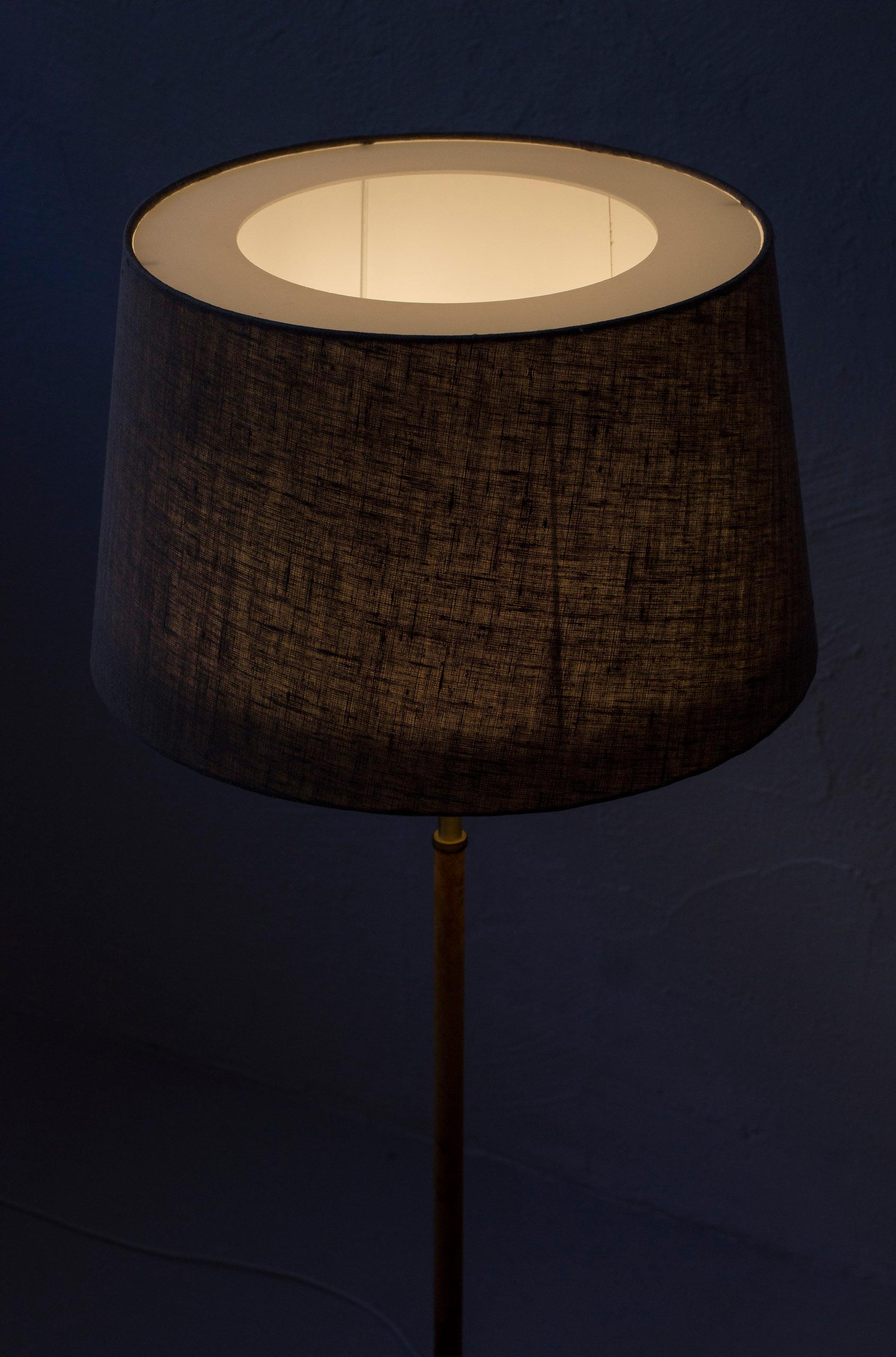 Floor Lamp with Original Leather and Brass by Anders Pehrson, Ateljé Lyktan For Sale 2