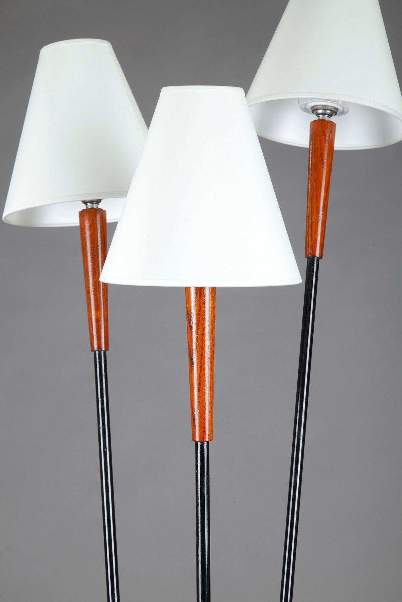 Floor Lamp with Three Arms Joined by a Teak Shelf In Good Condition In Paris, FR