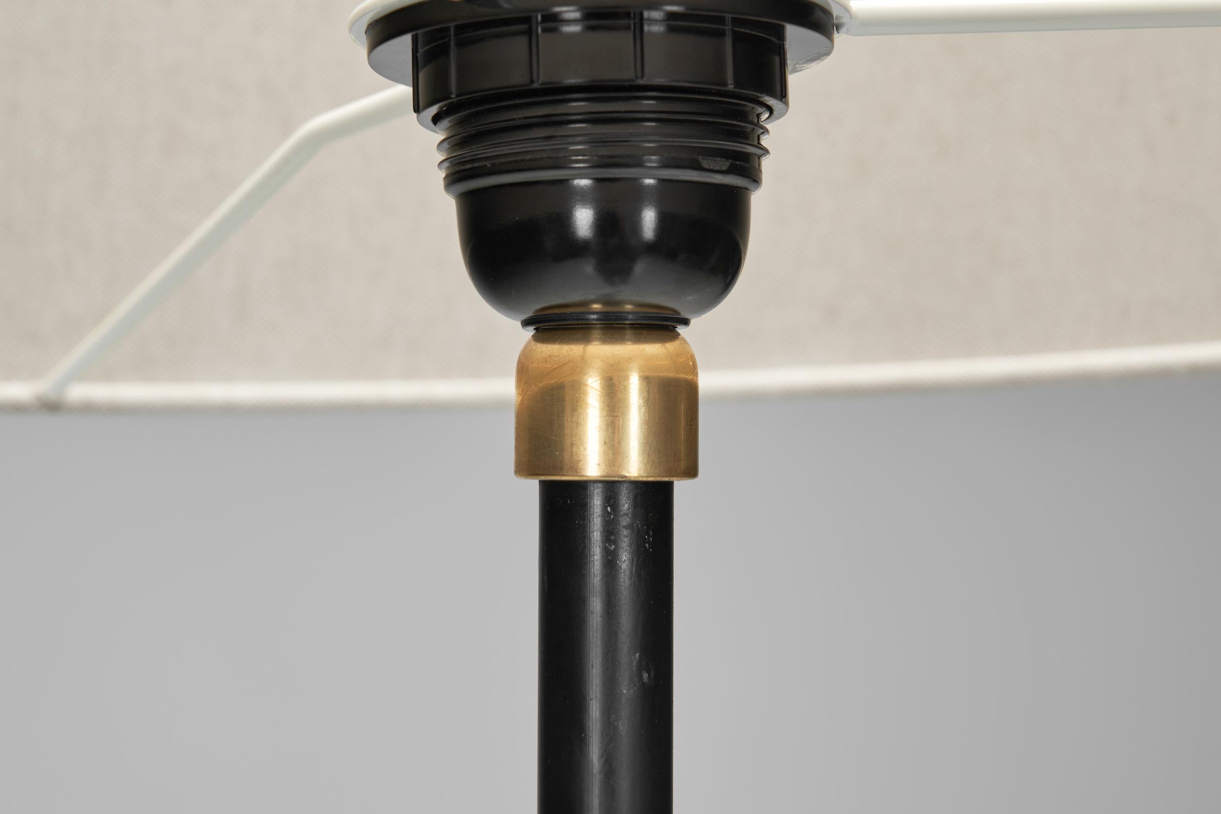 Lámpara de pie con base trípode de Svend Aage Holm Sørensen (Attr.), Dinamarca Años 50 en venta 6