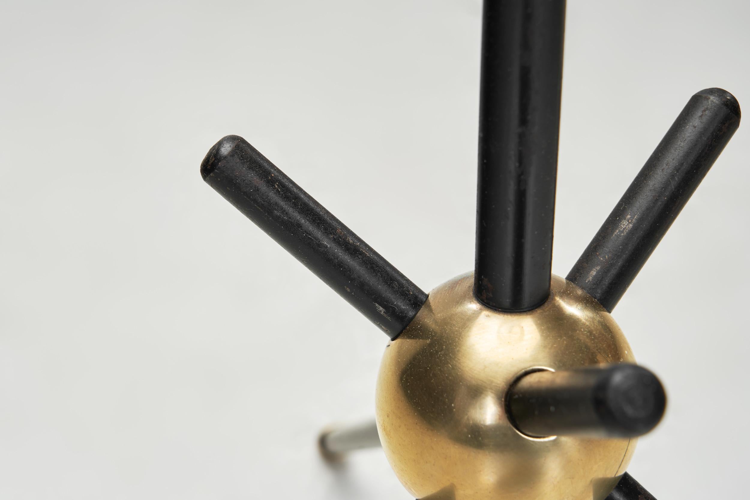 Lámpara de pie con base trípode de Svend Aage Holm Sørensen (Attr.), Dinamarca Años 50 en venta 9