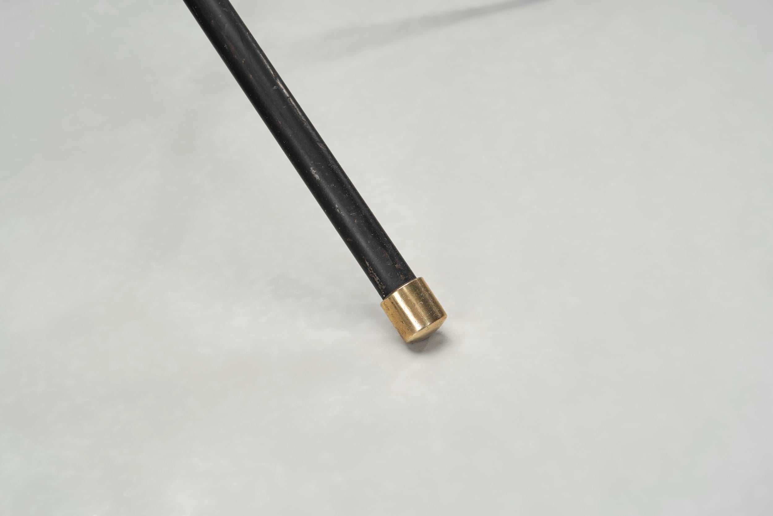 Lámpara de pie con base trípode de Svend Aage Holm Sørensen (Attr.), Dinamarca Años 50 en venta 12