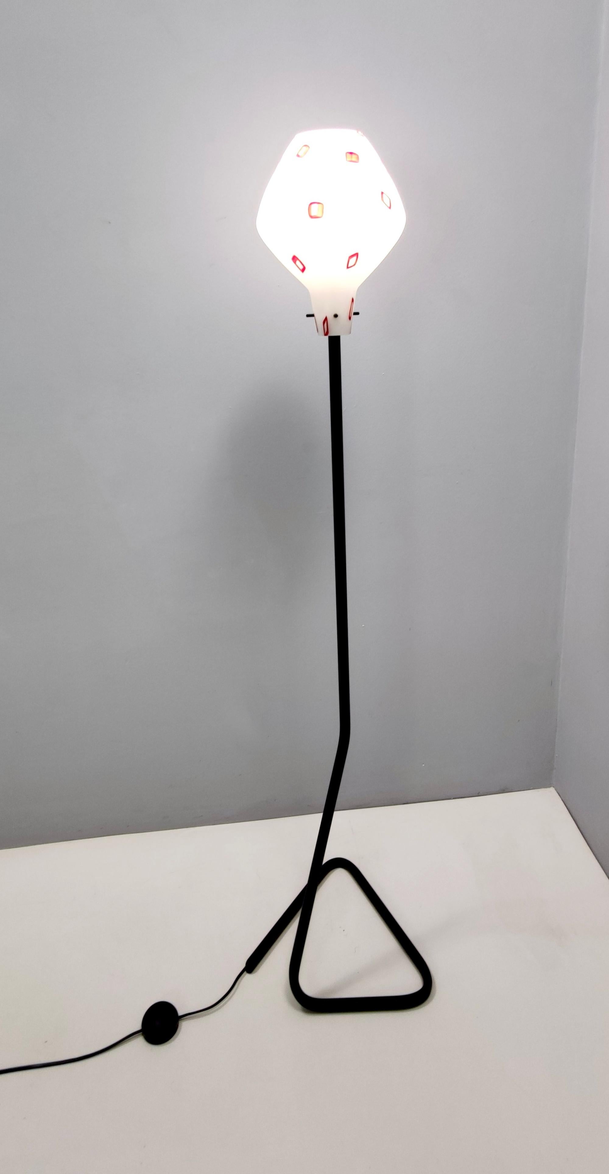 Made in Italy.
This beautiful floor lamp features a 50s encased glass shade with red geometrical motifs.
We designed the varnished metal stem.
It's a one-of-a-kind.
This floor lamp has a vintage shade, therefore it might show slight traces of use,