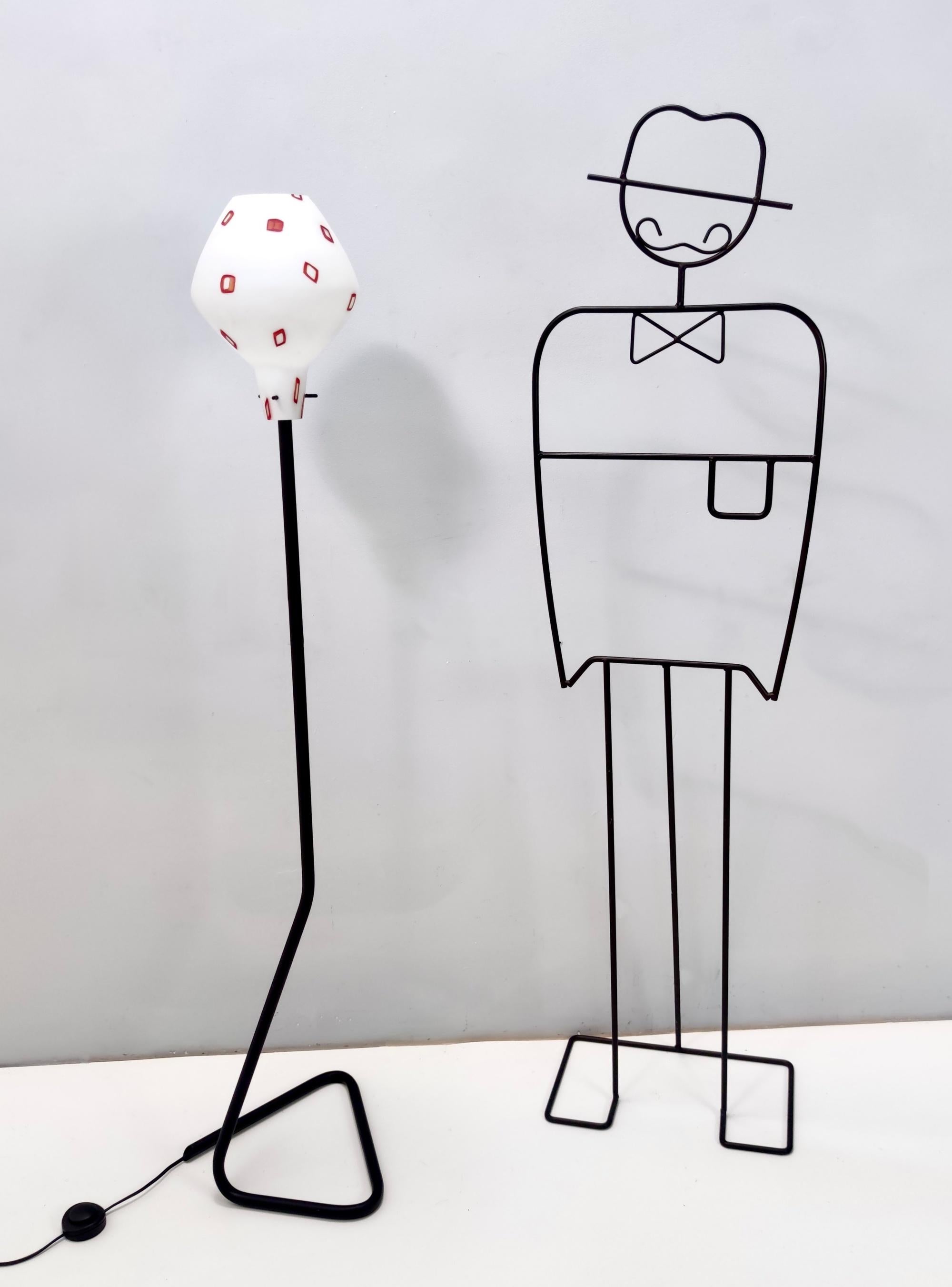 italien Lampadaire vintage en verre encastré avec motifs géométriques rouges, Italie en vente
