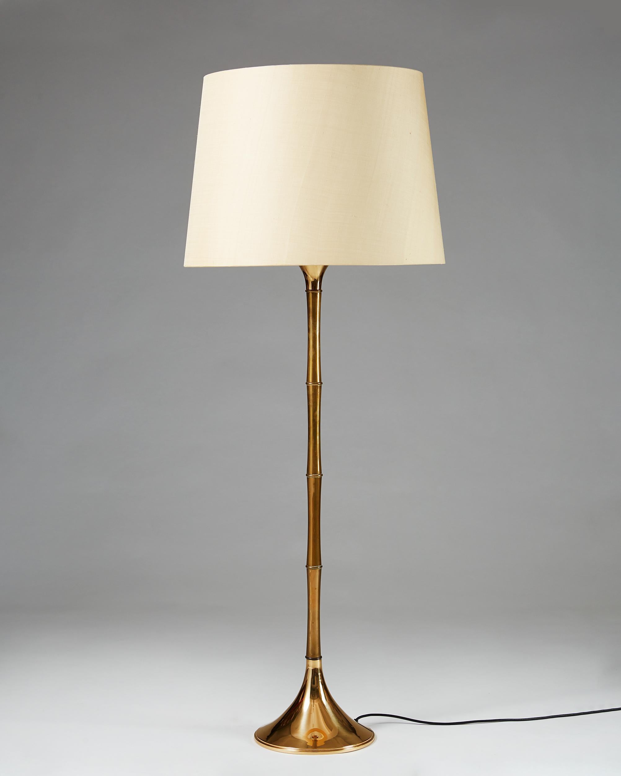 Floor lamps ‘Bamboo Ml 1 F’ designed by Ingo Maurer. Brass.