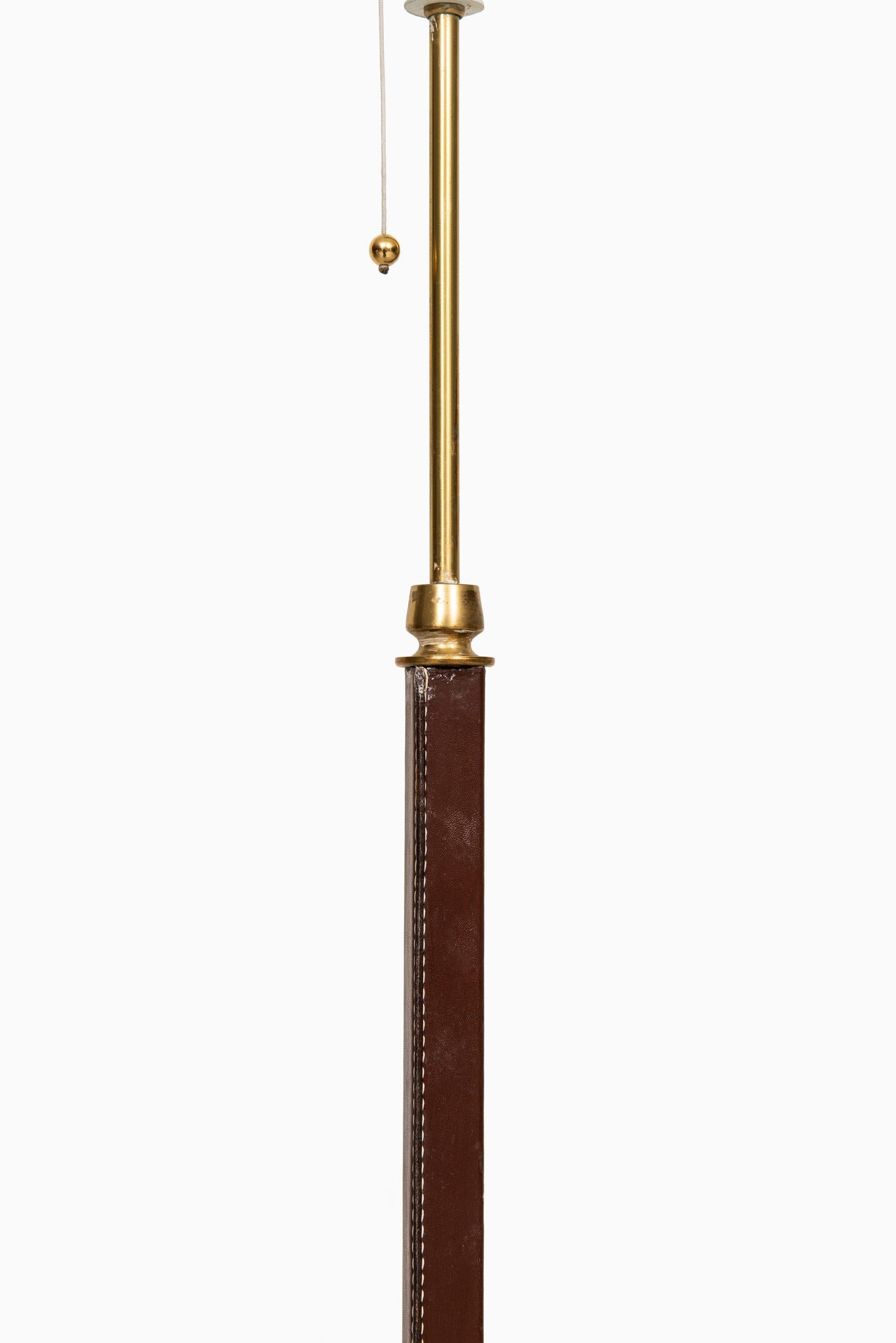 Rare paire de lampadaires. Produit par Falkenbergs Belysning AB en Suède.
Veuillez noter : Ces lampadaires sont vendus sans lampe.
