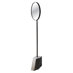 Standspiegel mit Marmorsockel, zeitgenössisches, skulpturales, handgefertigtes Design