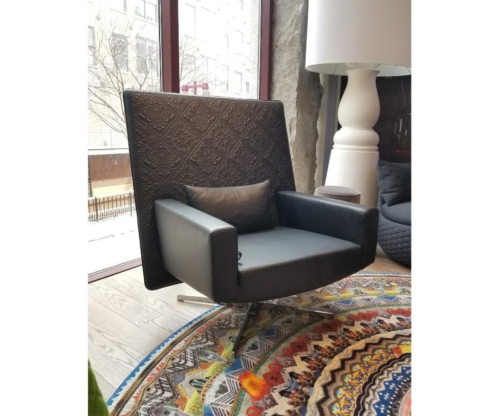 Moooi Jackson chair designed by Marcel Wanders.

A grand backrest of embroidered and black leather to recline on and swivel whilst sitting comfortably.

Material: Steel, HR foam, black leather 
Ottoman not included.

Dimensions:
W 35