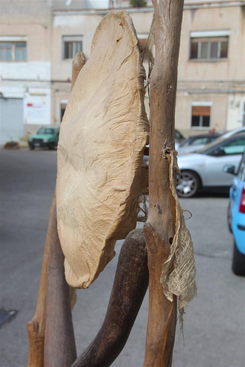 Plancher naturaliste brun parcheminé Bois et tissus 1960 Boulons métalliques Paille africaine en vente 3