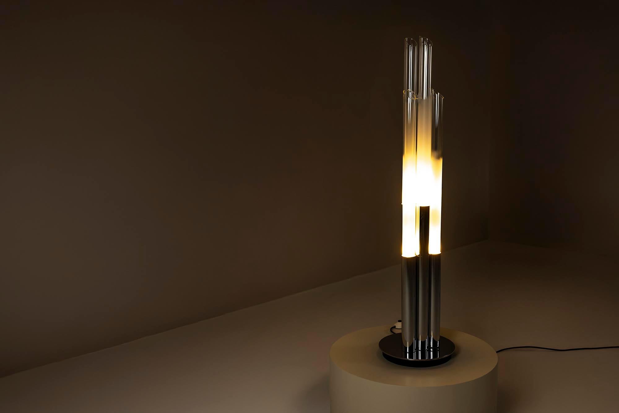 italien Lampadaire ou lampe de bureau en métal chromé et verre d'Aldo Nason pour Mazzega, Italie en vente