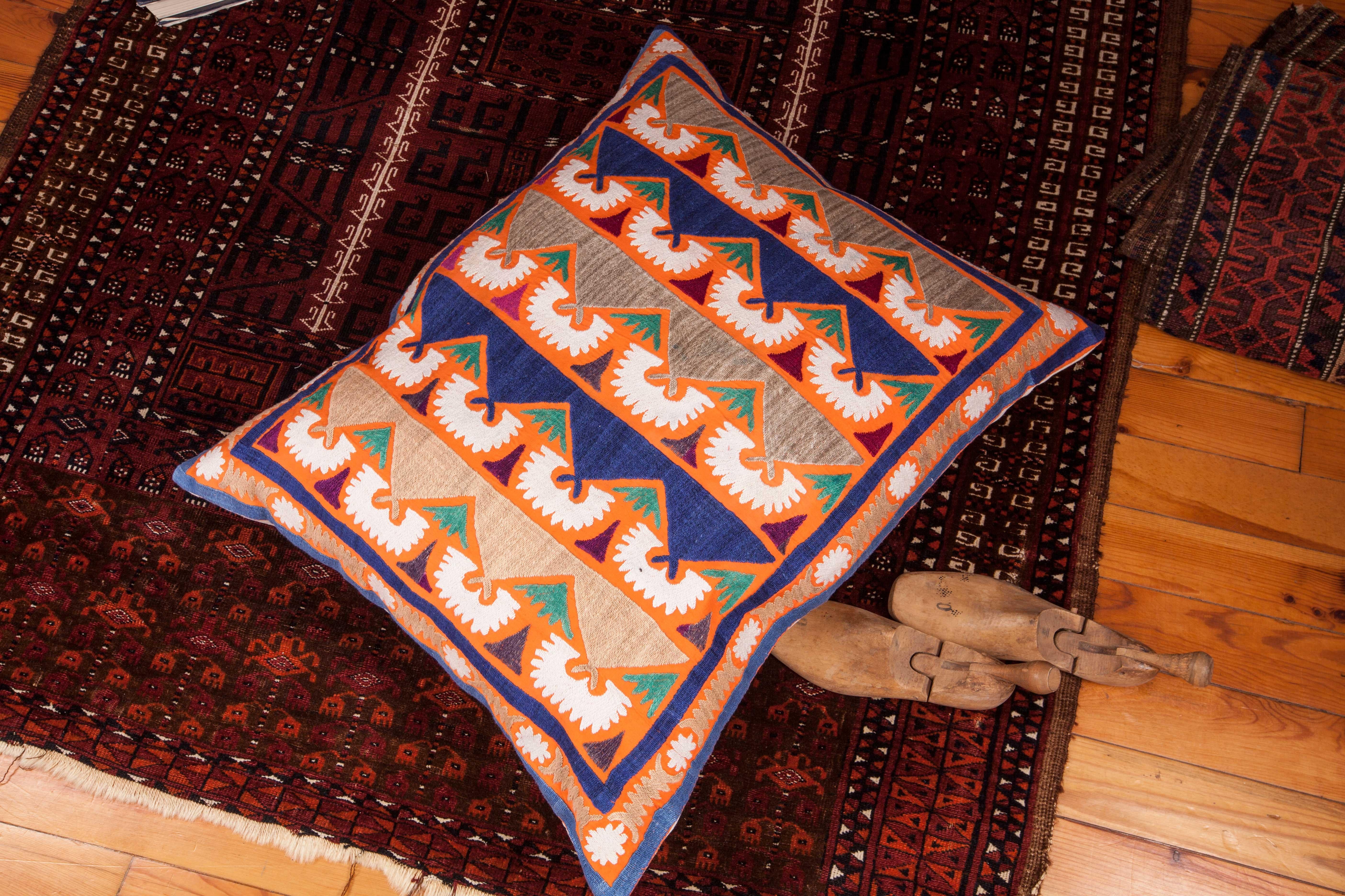 Floor Pillow Made from a Traditional Mid-20th Century Samarkand Suzani In Good Condition For Sale In Istanbul, TR