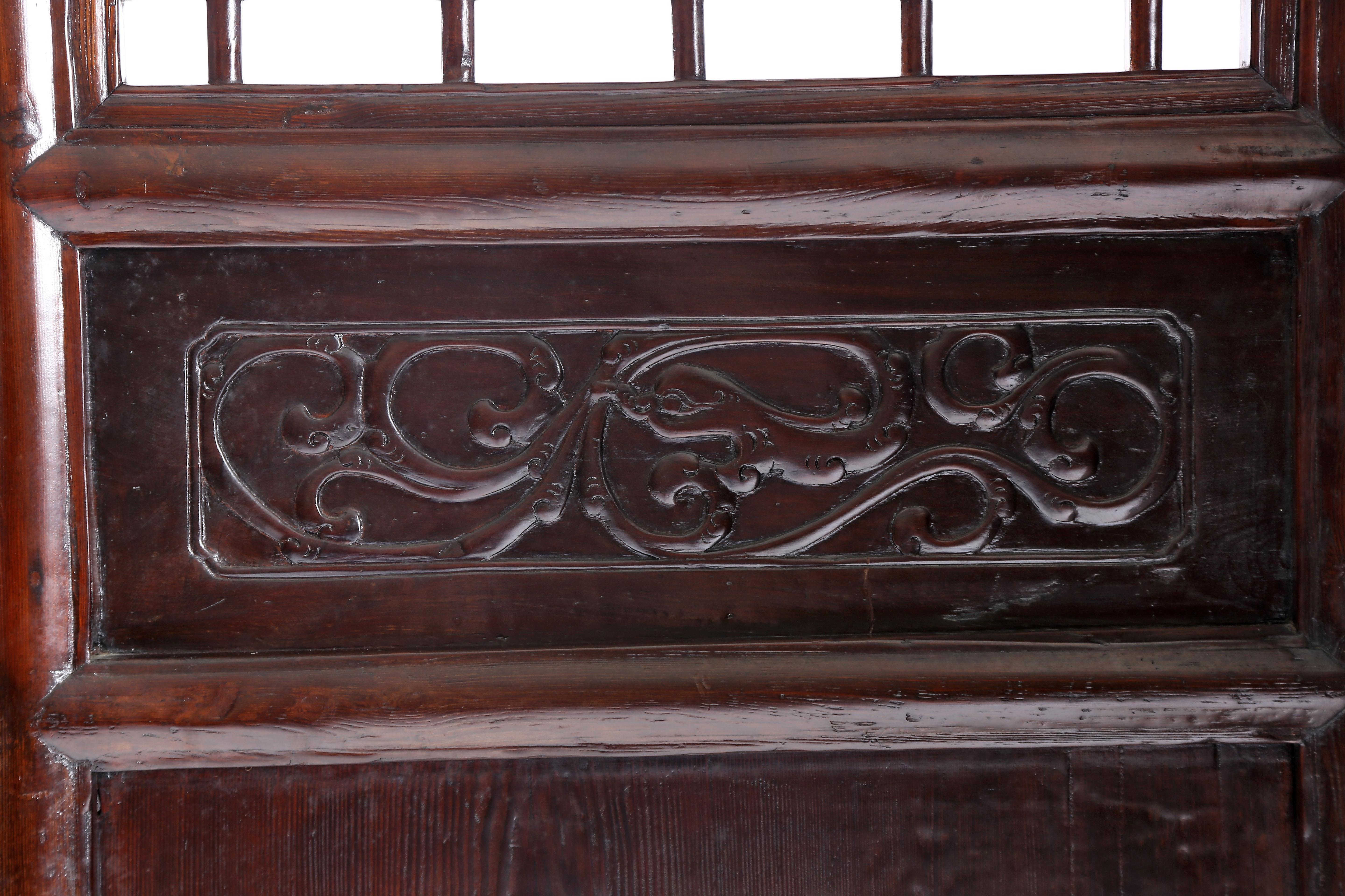 Floor Screen with Antique Architectural Carved Lattice Panels In Good Condition For Sale In 10 Chater Road, HK