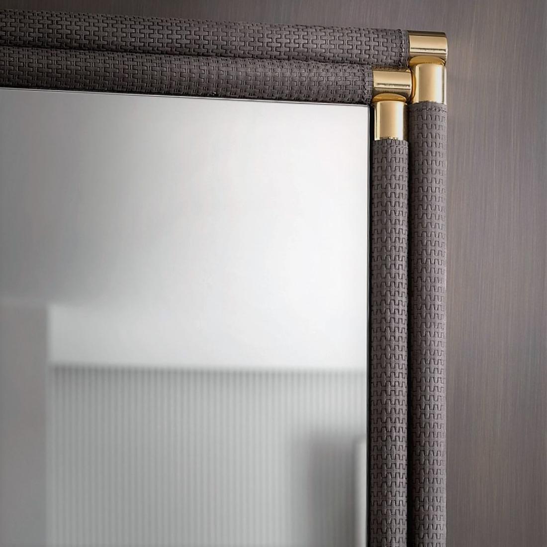 Acier inoxydable Miroir intelligent pour sol avec cadre en cuir authentique en vente