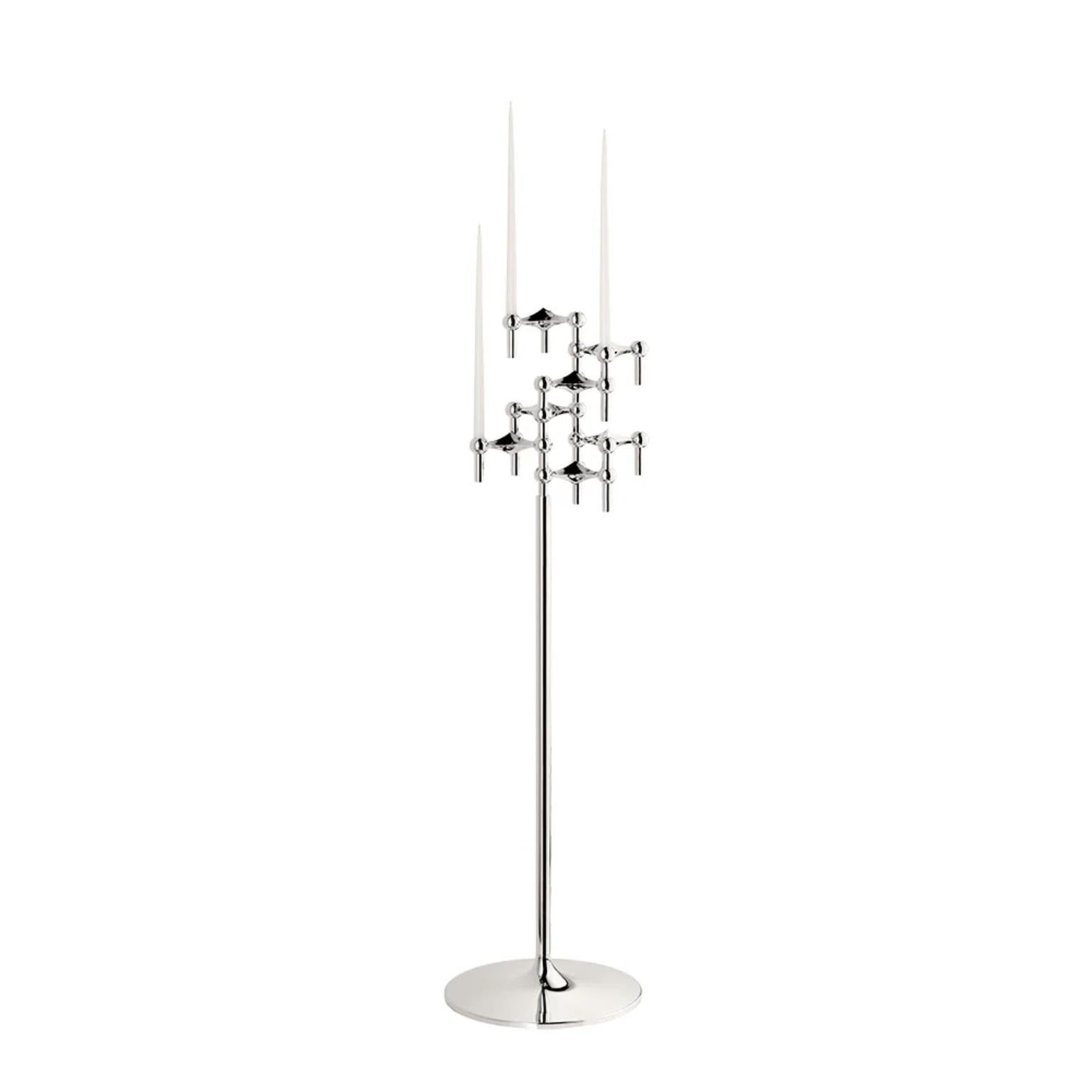 Soporte de suelo para un portavelas de aleación de cinc con acabado cromado by STOFF Nagel Siglo XXI y contemporáneo en venta