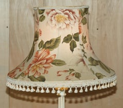 FLOOR STANDING CARVED SHABBY CHIC PAiNTED LAMP WITH VINTAGE FLORAL SHADE