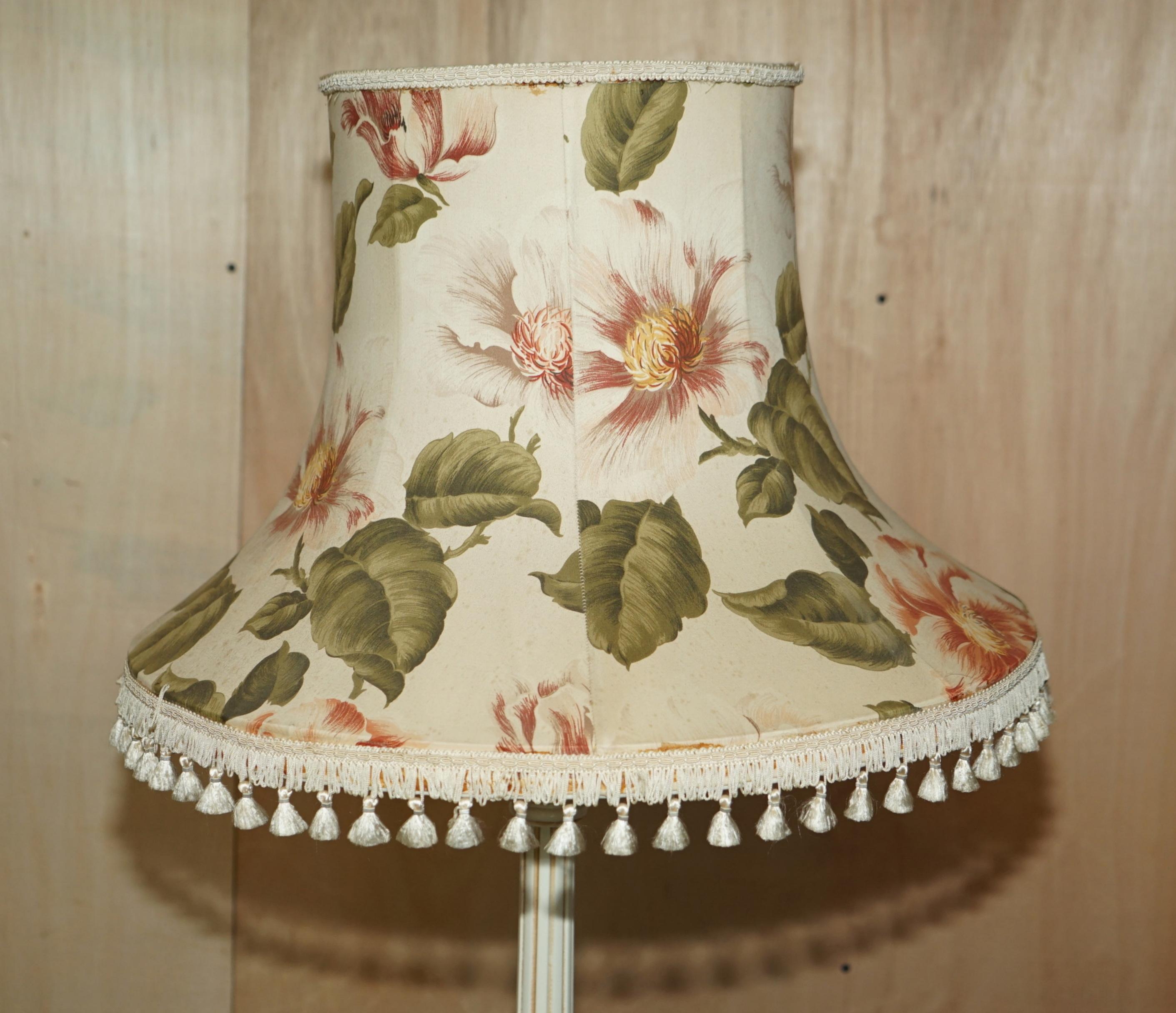 Hand-Crafted FLOOR STANDING CARVED SHABBY CHIC PAiNTED LAMP WITH VINTAGE FLORAL SHADE For Sale