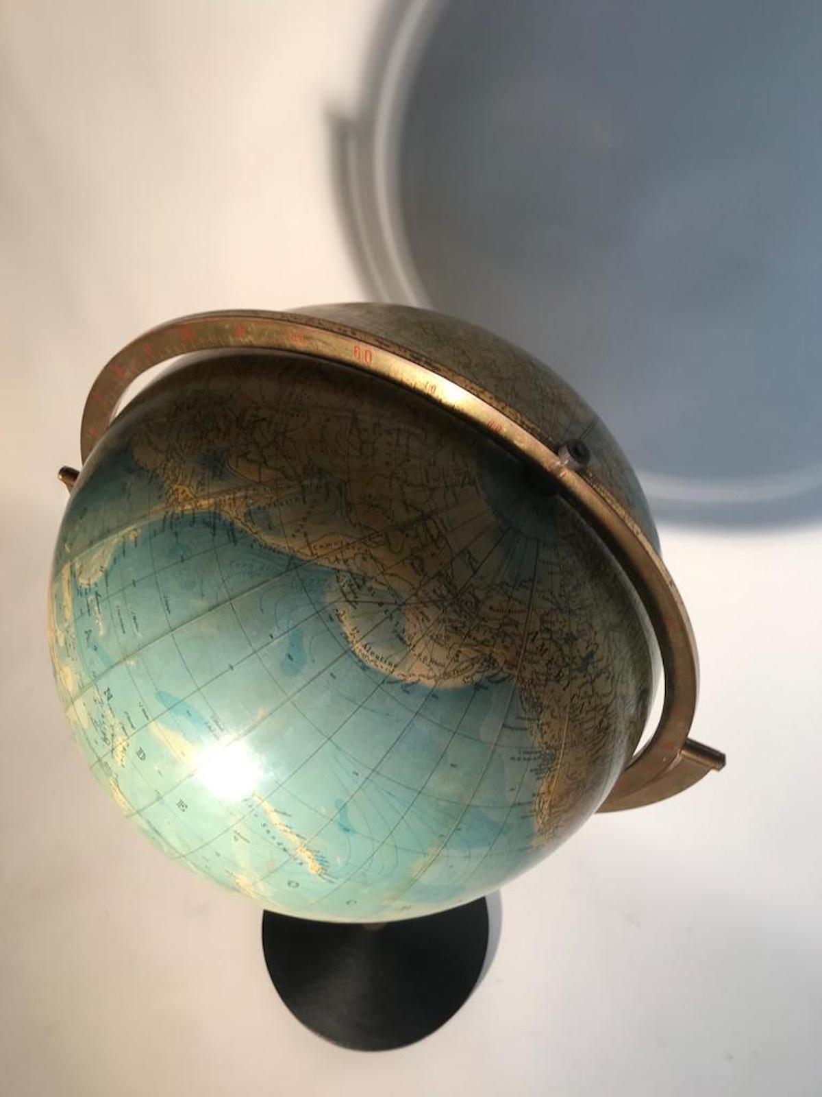 Gorgeous italian floor standing globe made at the end of 40s by the firrm G.B. Paravia & co. based on a design by C.Boehmer. An object of this quality is truly rare. The geographical part is in perfect condition. 
There is some light damage on the