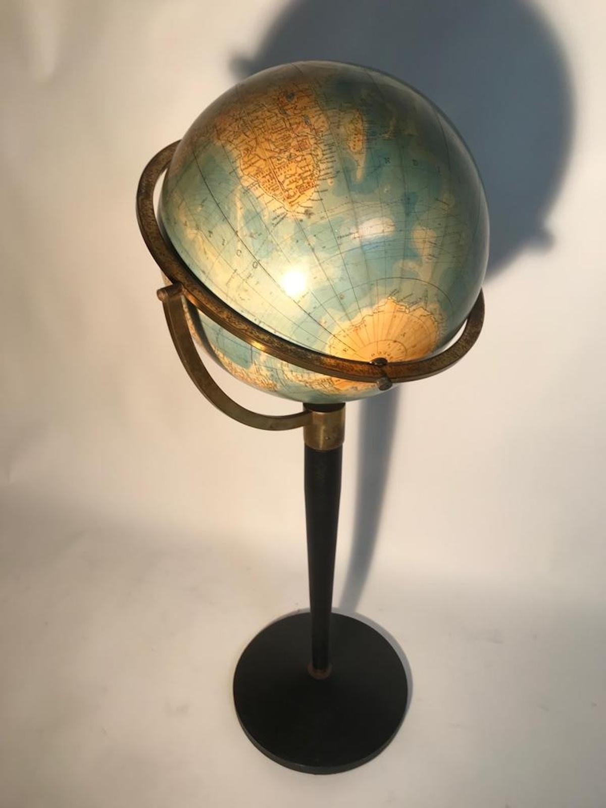 Floor standing globe Italia from 1940s In Fair Condition For Sale In Firenze, Toscana