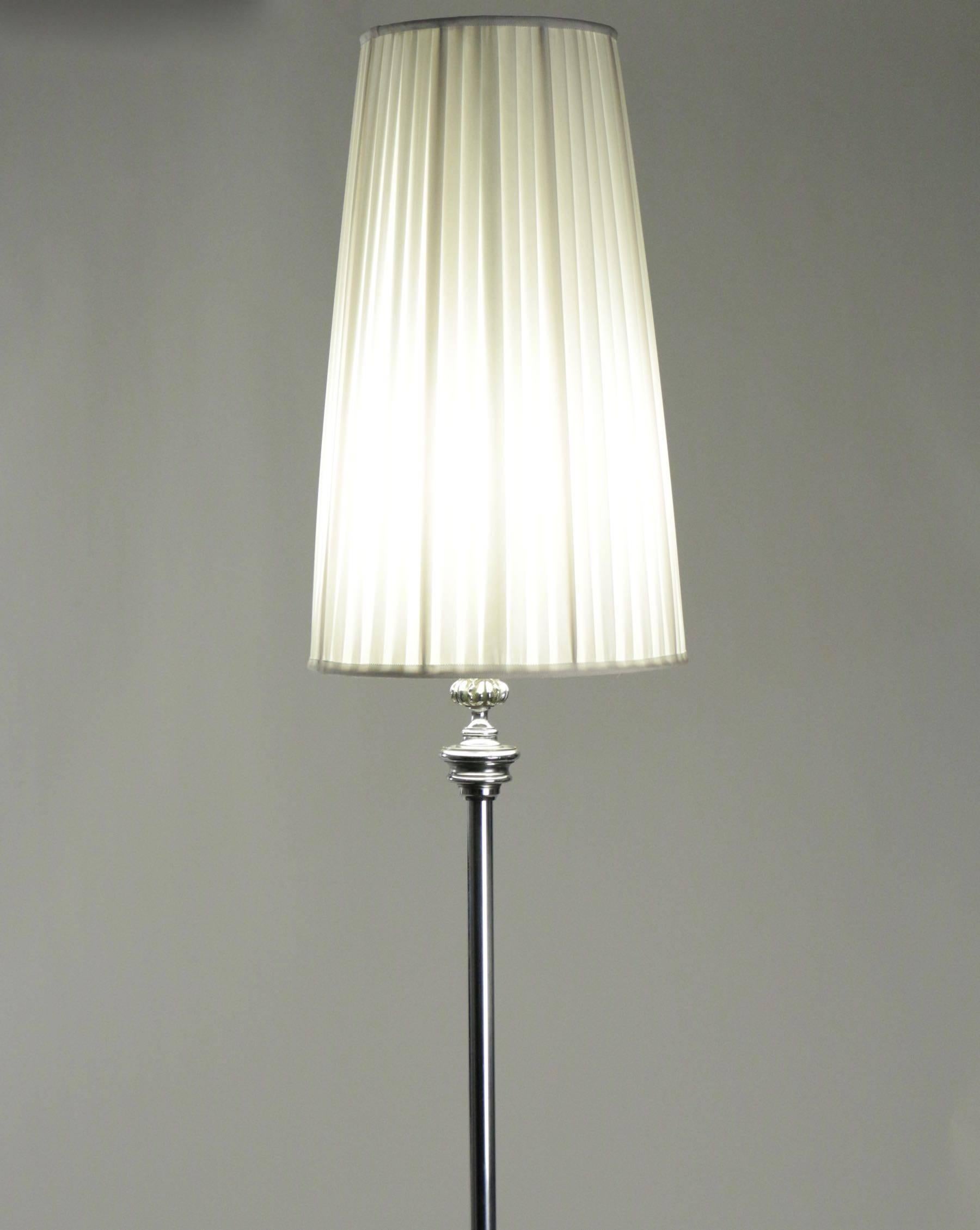 Floor Standing Lamp in Chrome from the Beginning of the 20th Century In Good Condition For Sale In Saint-Ouen, FR