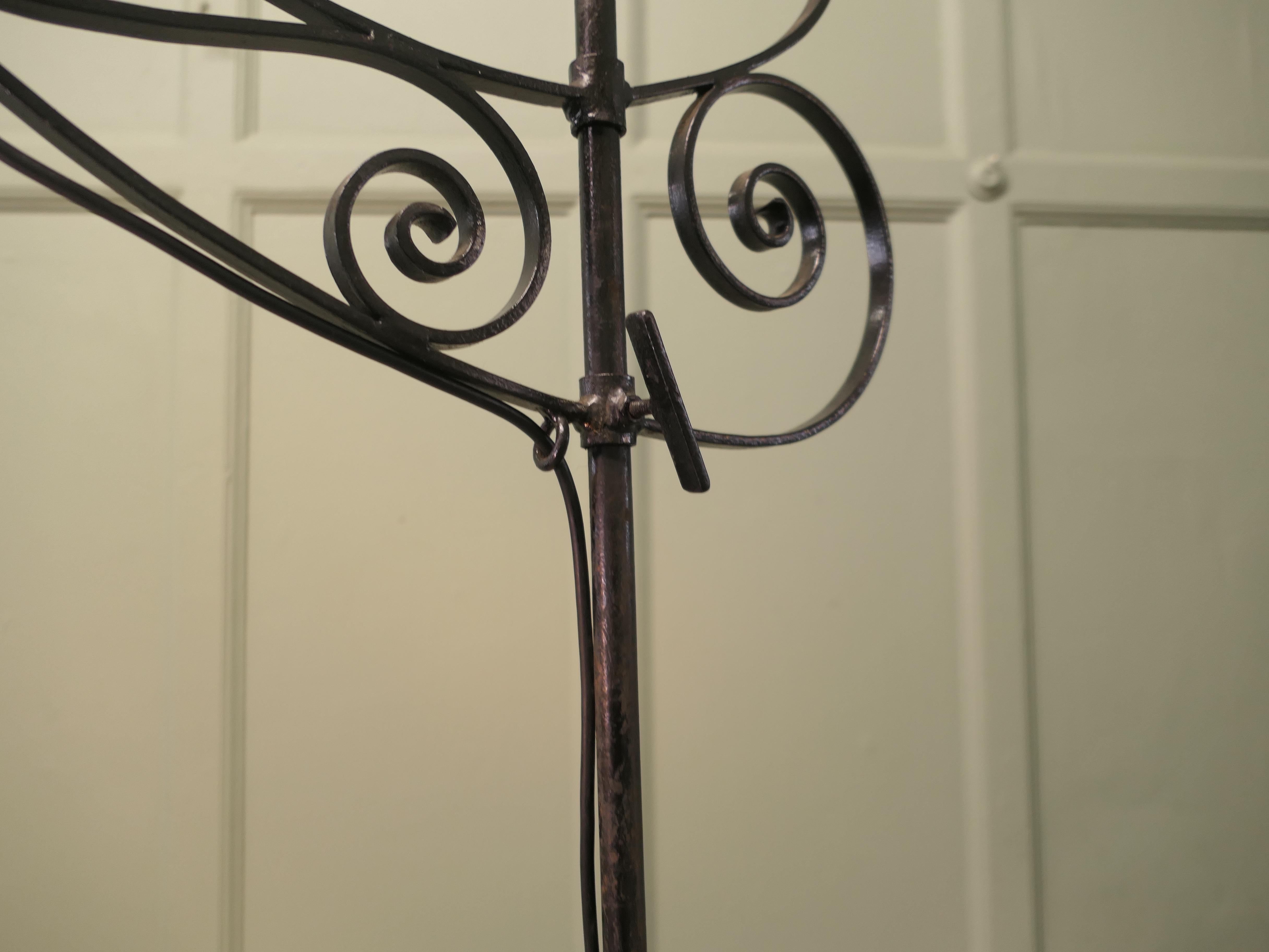 Lámpara de lectura o de taberna de pie de hierro forjado Hierro