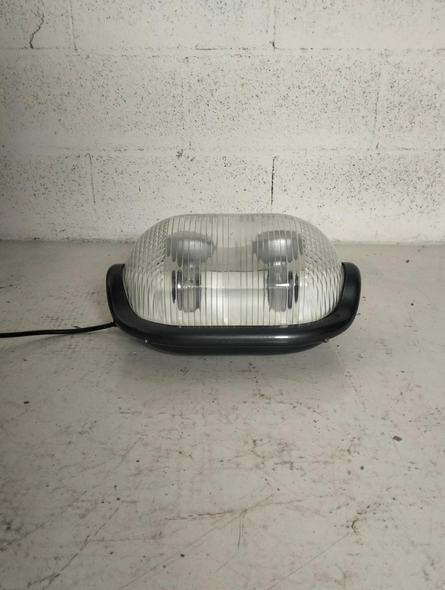 Condition: good with some inevitable signs of time and use - see photos

Achille Castiglioni (Milan, February 16, 1918 - Milan, December 2, 2002) was an Italian architect and designer.

Son of the sculptor Giannino and Livia Bolla, he graduated from
