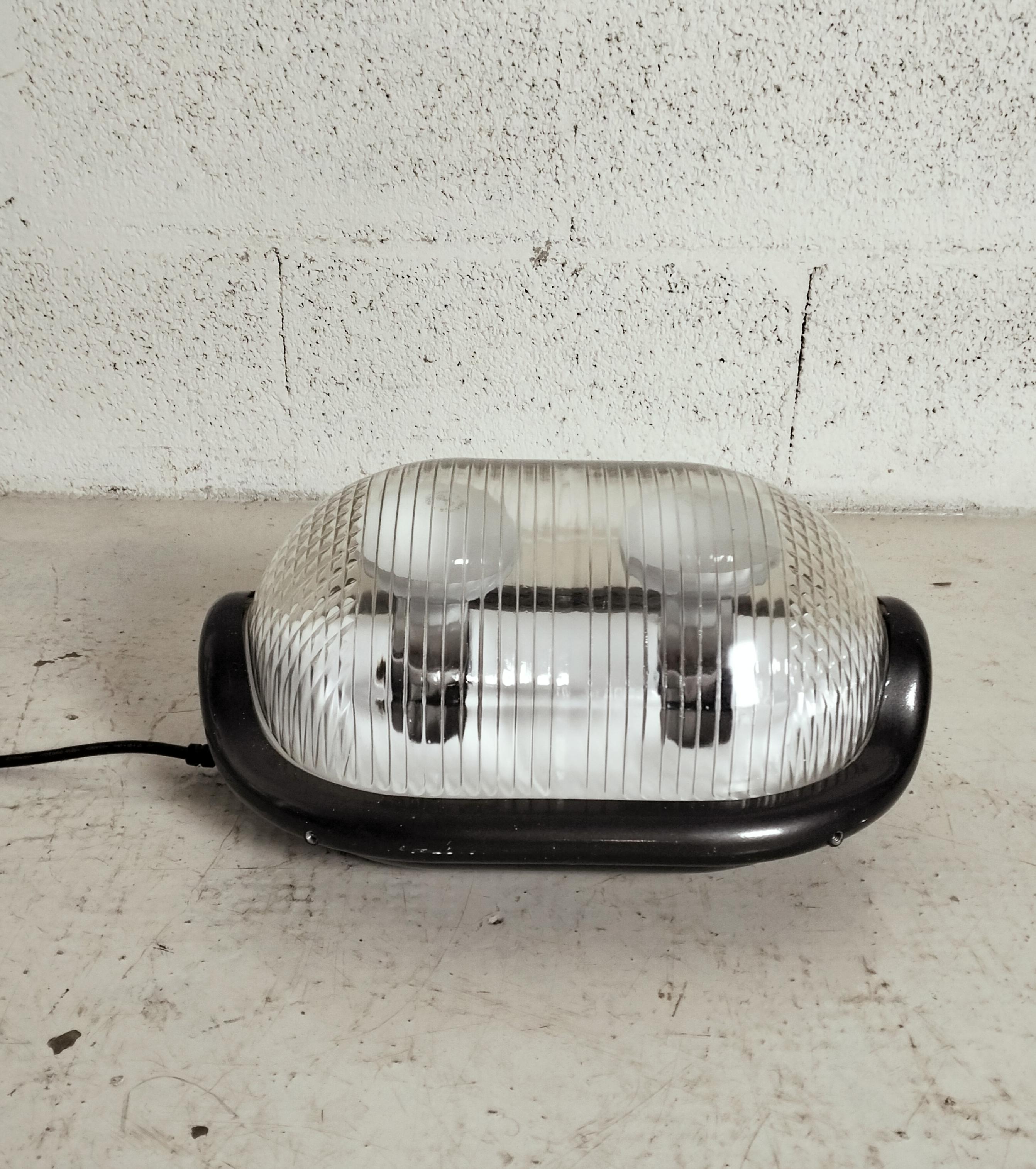 Condition: good with some inevitable signs of time and use - see photos

Achille Castiglioni (Milan, February 16, 1918 - Milan, December 2, 2002) was an Italian architect and designer.

Son of the sculptor Giannino and Livia Bolla, he graduated from