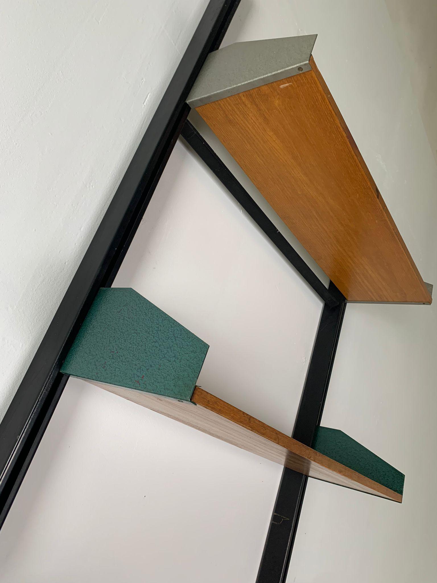 Floor-to-ceiling modular bookcase produced by FEAL, 1950s, Italy In condizioni buone in vendita a Milano, IT