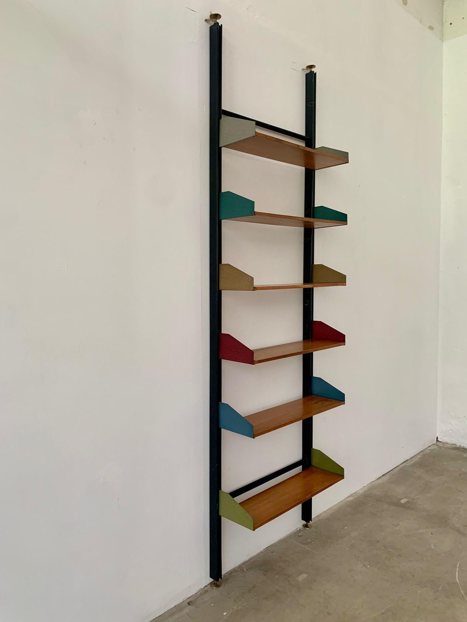 Mid-20th Century Floor-to-ceiling modular bookcase produced by FEAL, 1950s, Italy in vendita