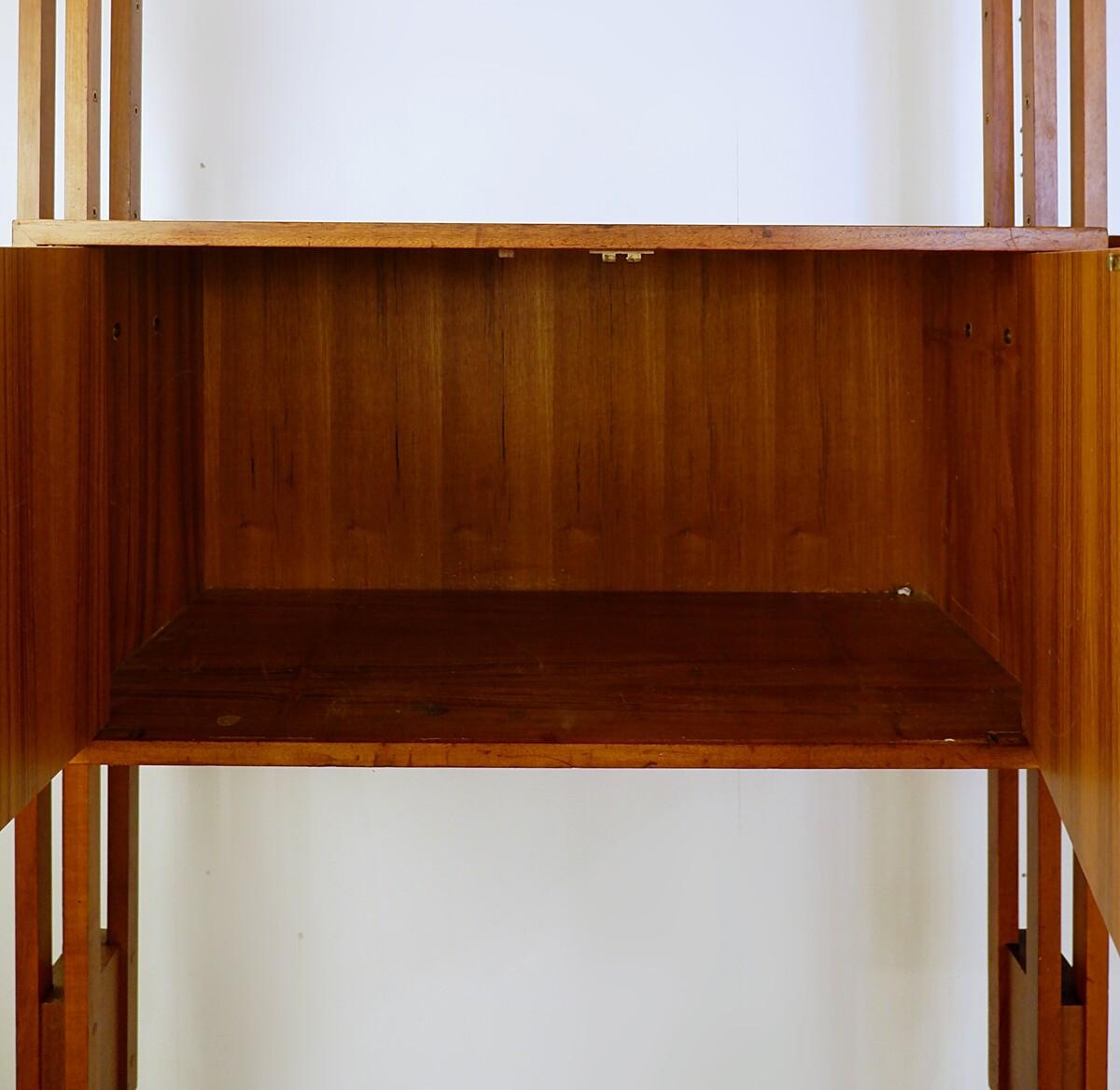 Floor-to-ceiling wall Unit in the style of Franco Albini, 1960s For Sale 5