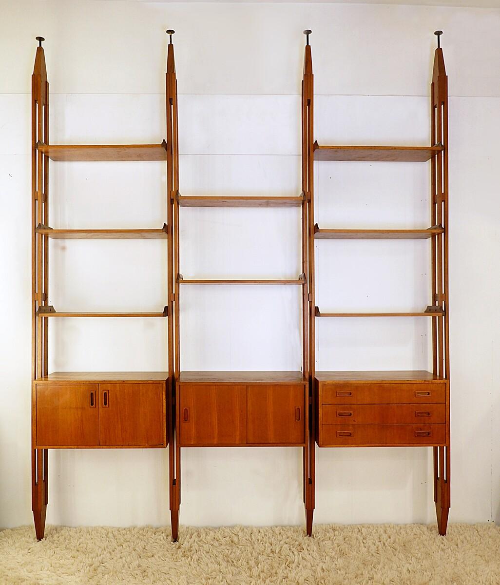 20th Century Floor-to-ceiling wall Unit in the style of Franco Albini, 1960s For Sale