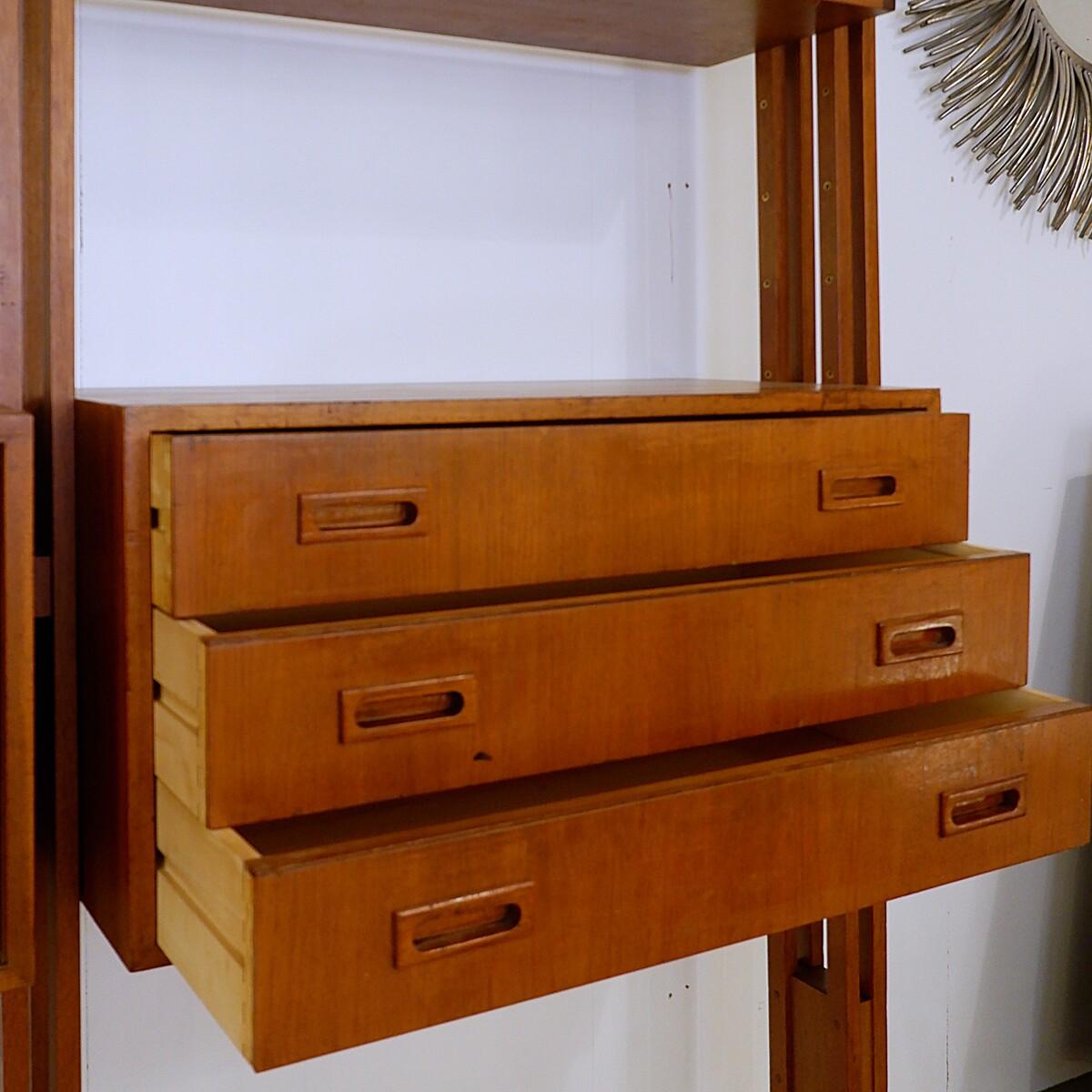 Floor-to-ceiling wall Unit in the style of Franco Albini, 1960s For Sale 2