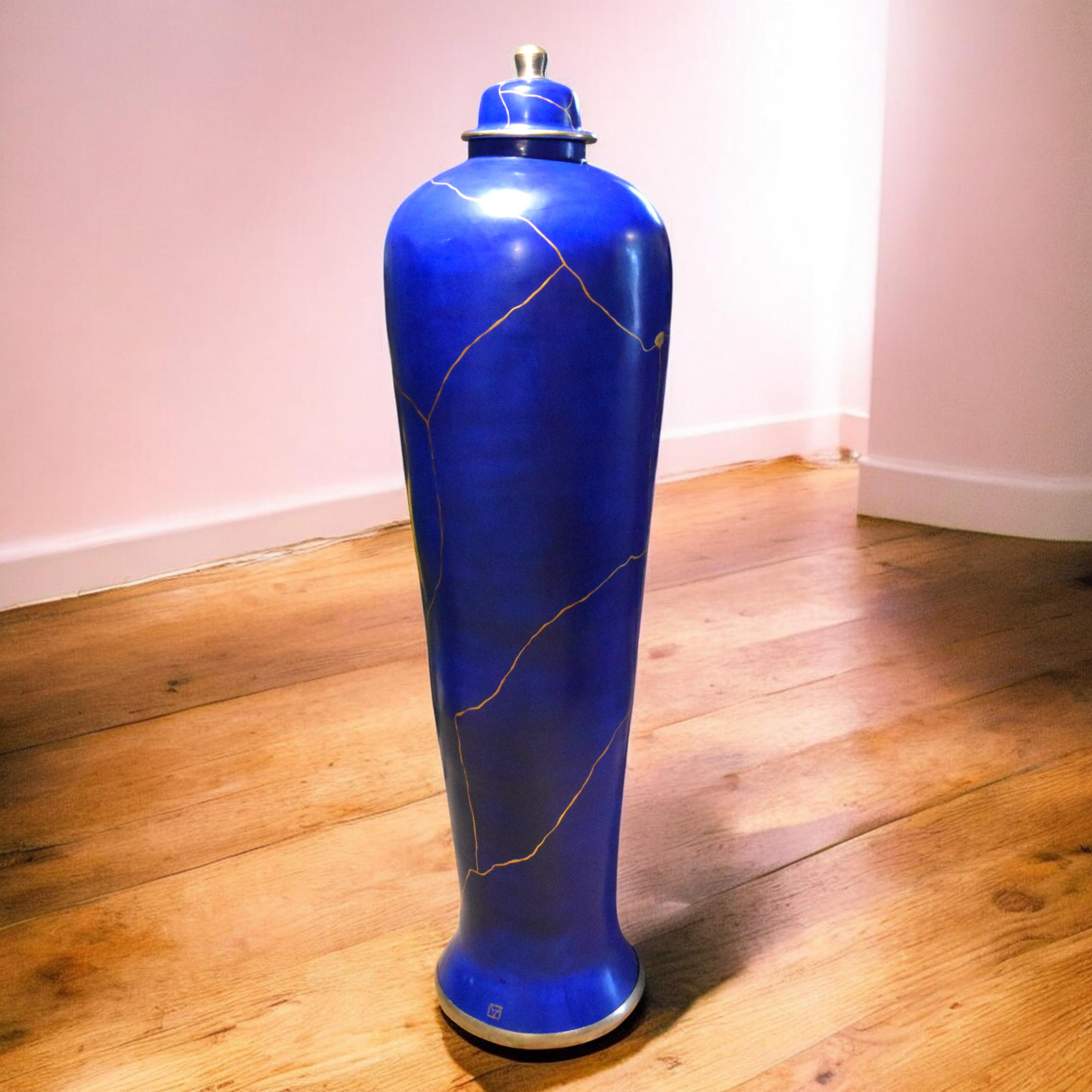 Floor vase blue and gold with mother of pearl In New Condition For Sale In MEAUX, FR