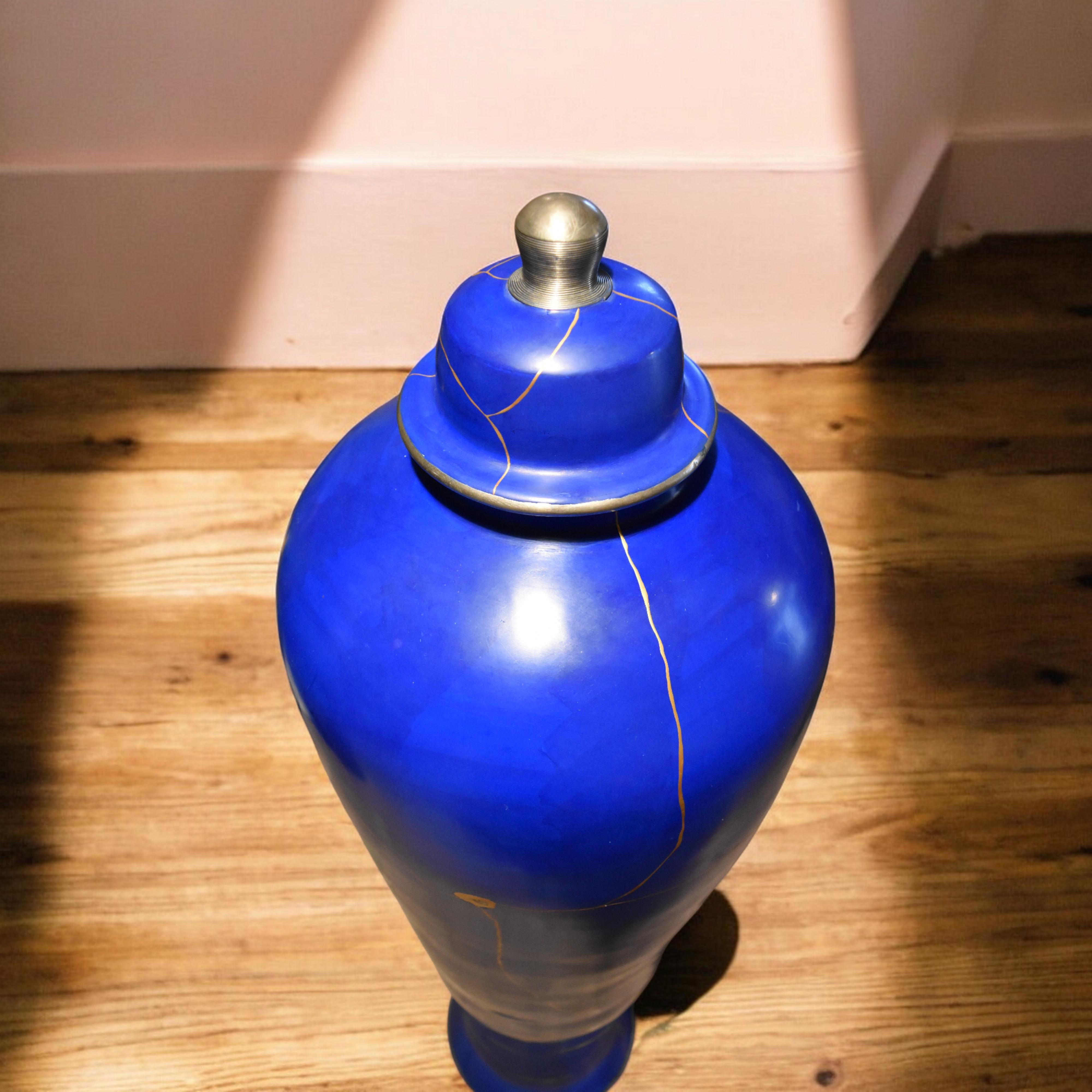 Gold Floor vase blue and gold with mother of pearl For Sale