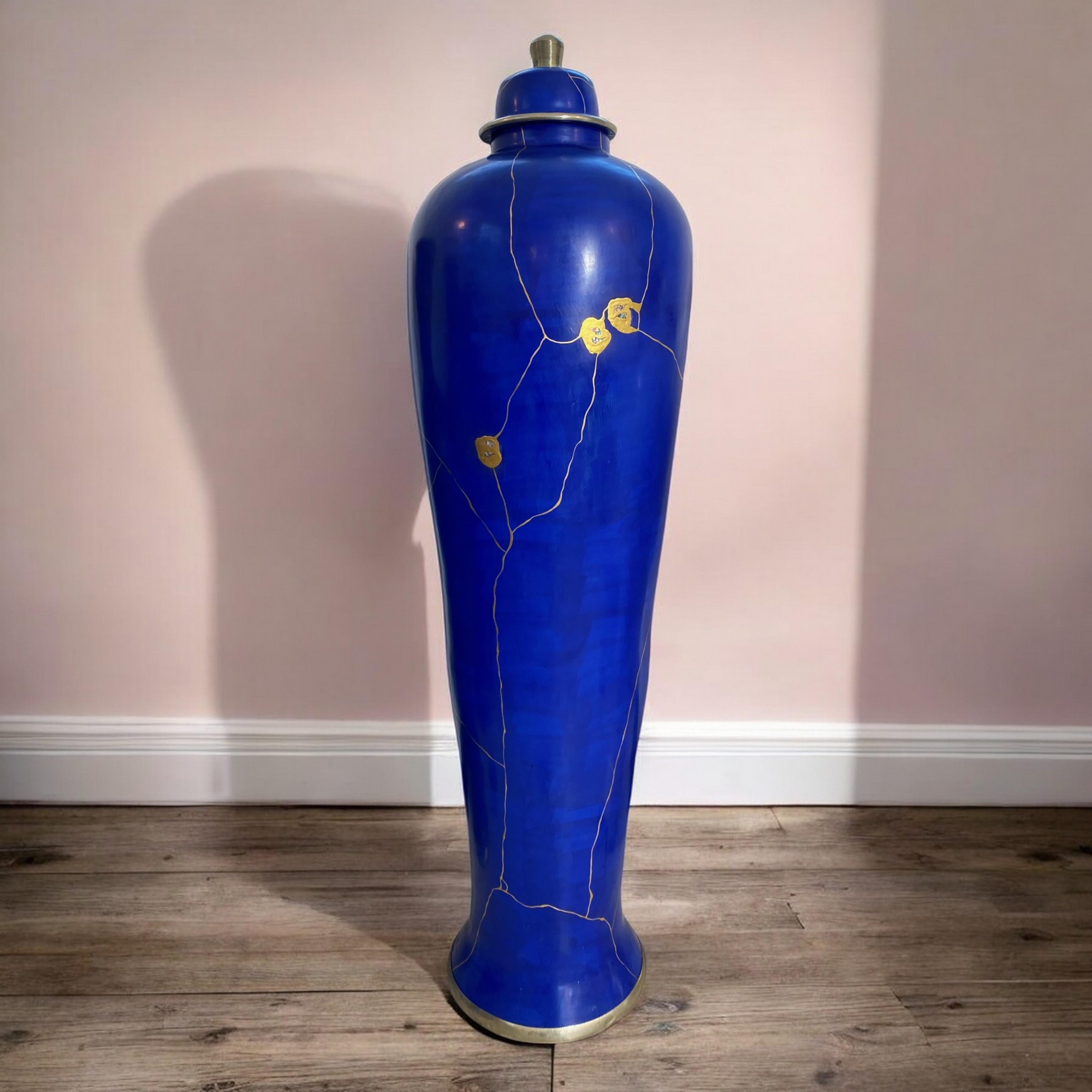 Floor vase blue and gold with mother of pearl For Sale 1