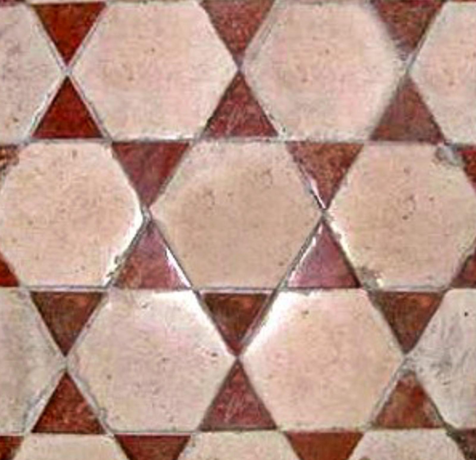 FLoor with Hexagons and Triangles in White Carrara Marble and Red Terracotta early 20th Century
Made with white Carrara marble hexagons and terracotta triangles.
Copy of the floor of the Basilica of Collemaggio (L'Aquila).
THICKNESS 3cm
WEIGHT