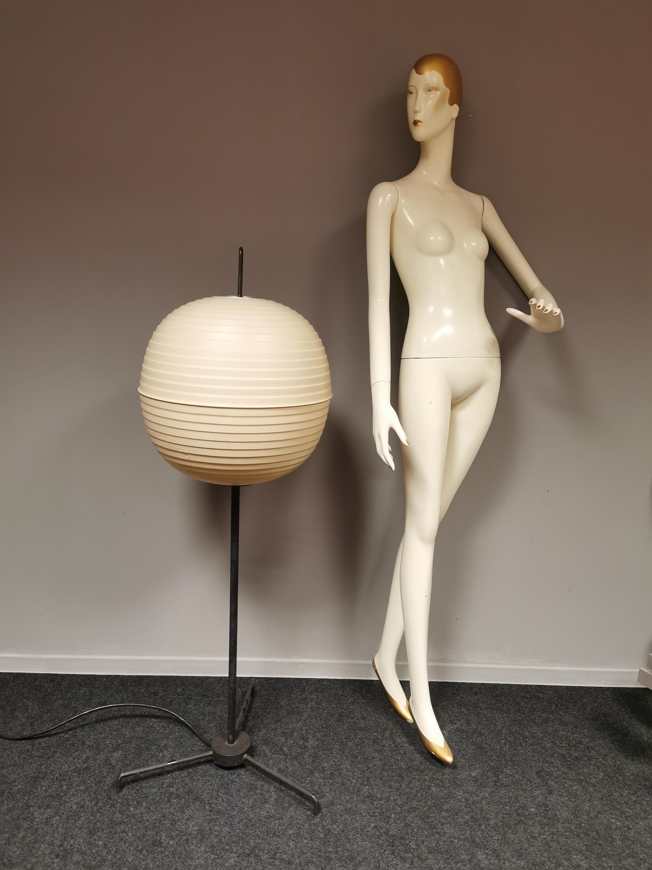 Stehlampe Bega 50er Jahre Dreibein-Mondlampe aus Metall und Kunststoff im Angebot 4