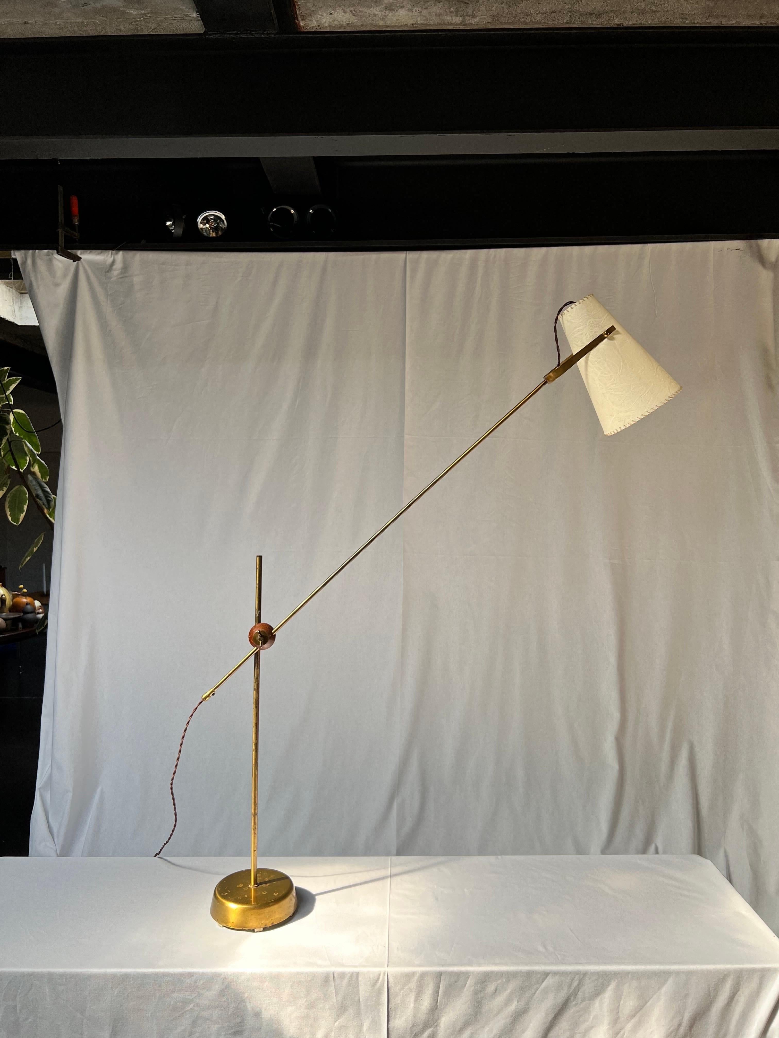 Rare floor lamp by Swedish architect and designer Hans Bergström. This is very hard to find. Made of patinated brass tubes that aged beautifully fixed by a brass screw in the middle of a cylinder wooden part. The shade is old but was probably