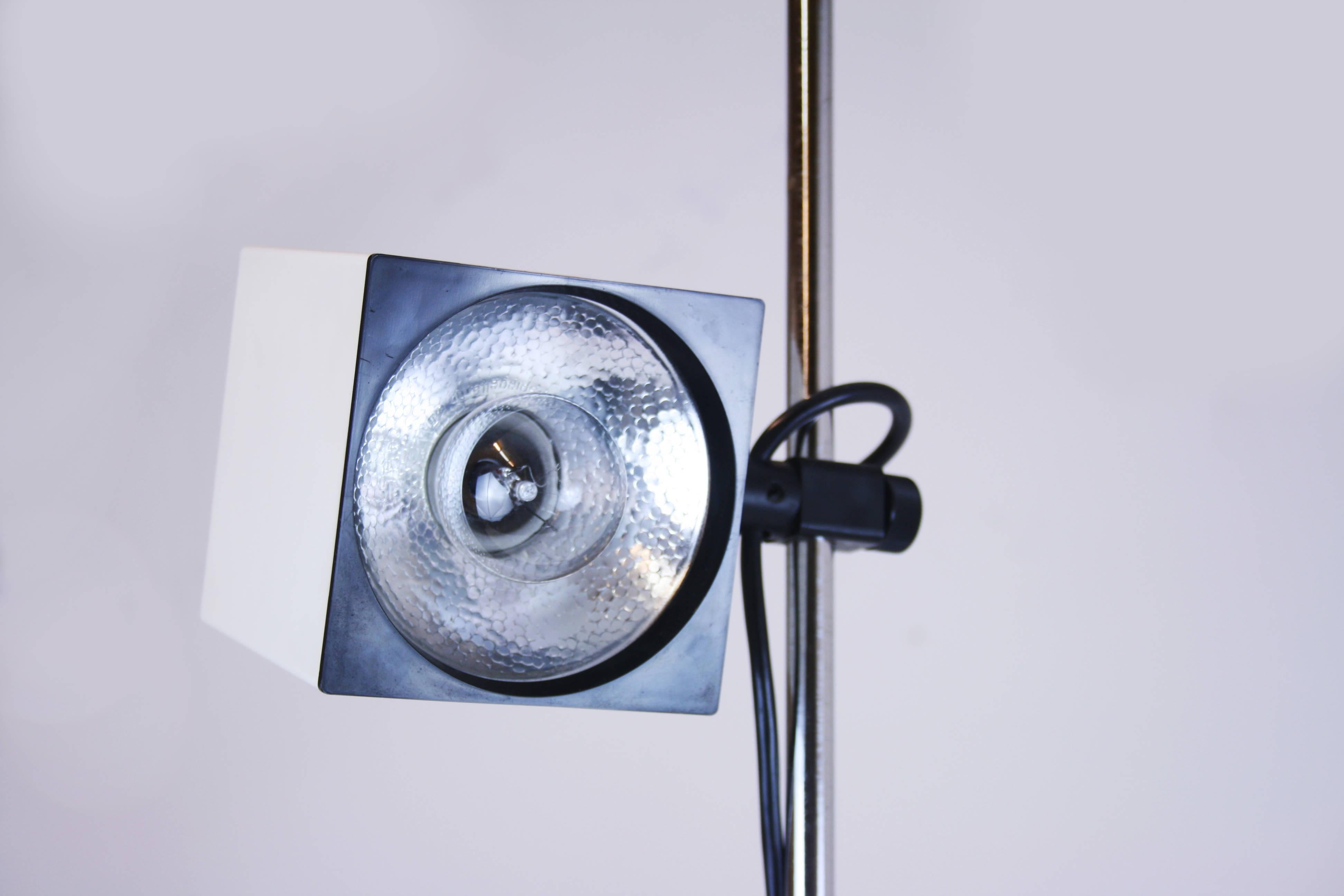 Mid-20th Century Floorlamp in Bauhaus Style with Cuboid Shades in the Manner of Koch & Lowy 1960s For Sale
