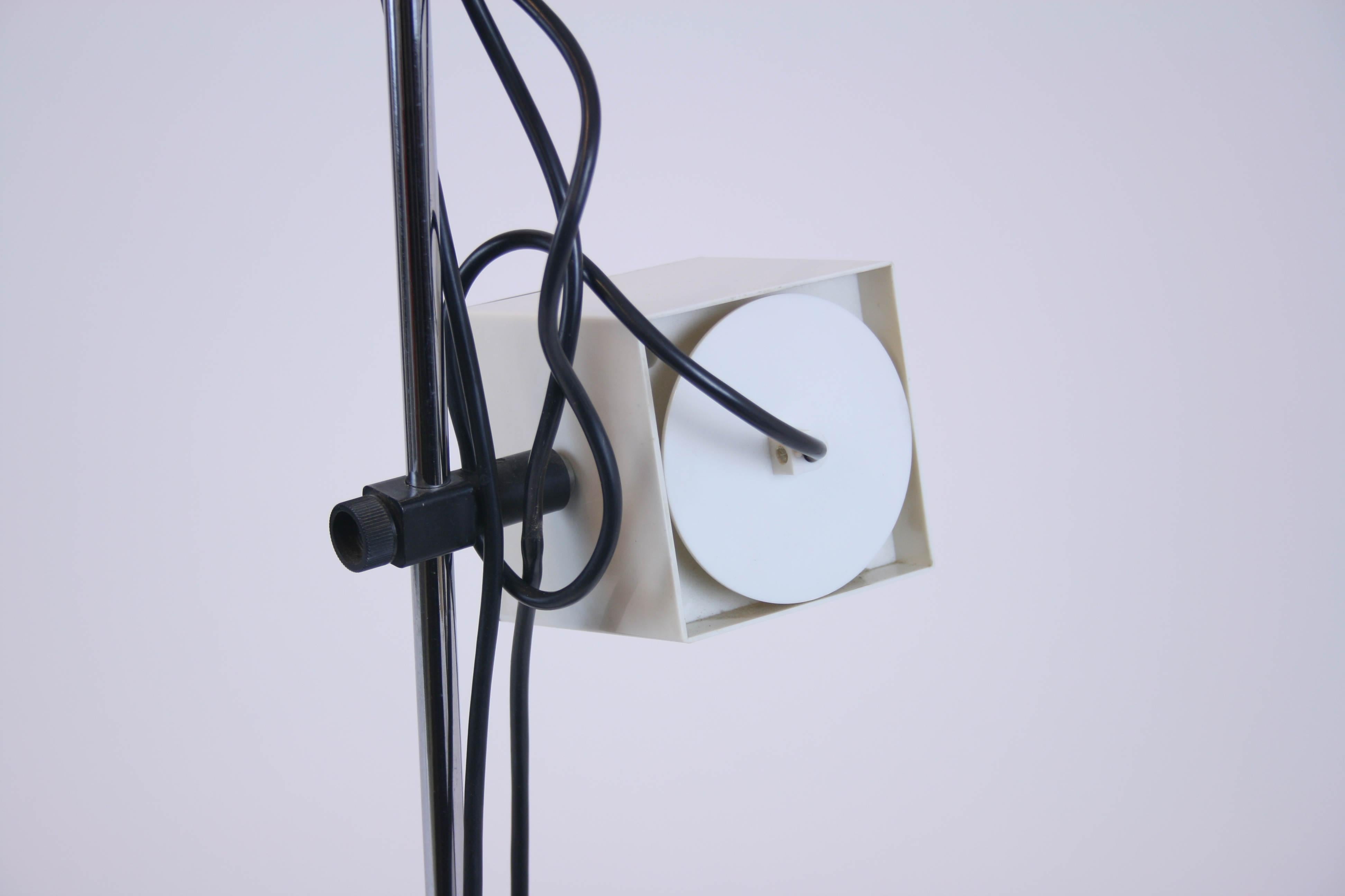 Floorlamp in Bauhaus Style with Cuboid Shades in the Manner of Koch & Lowy 1960s For Sale 1