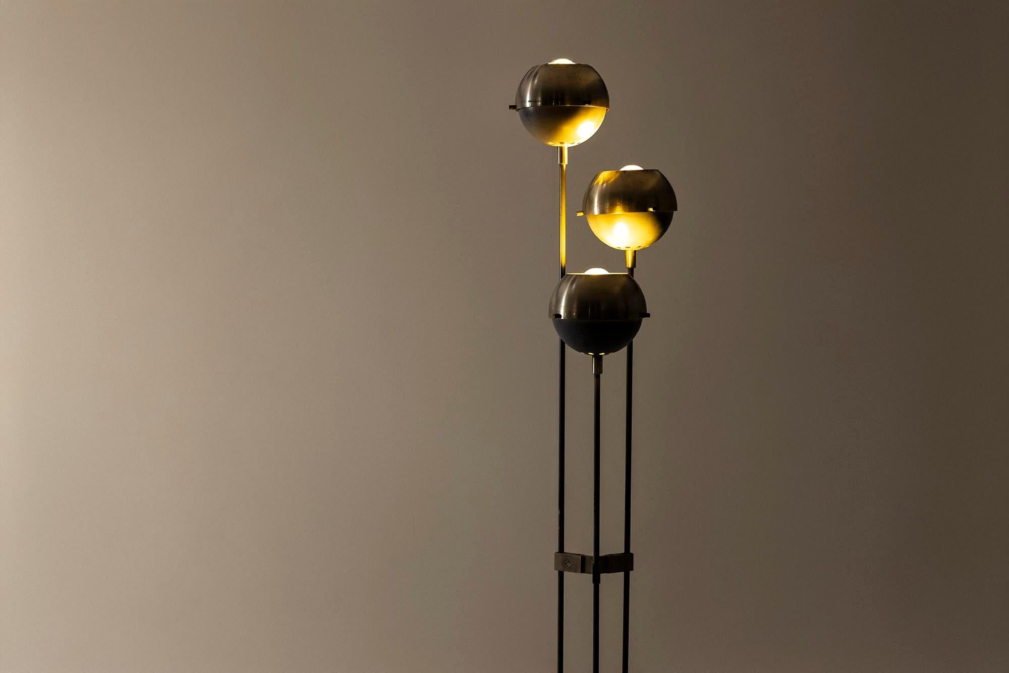 Lampada da terra in metallo smaltato e acciaio inossidabile di Oscar Torlasco per Lumi in vendita 2