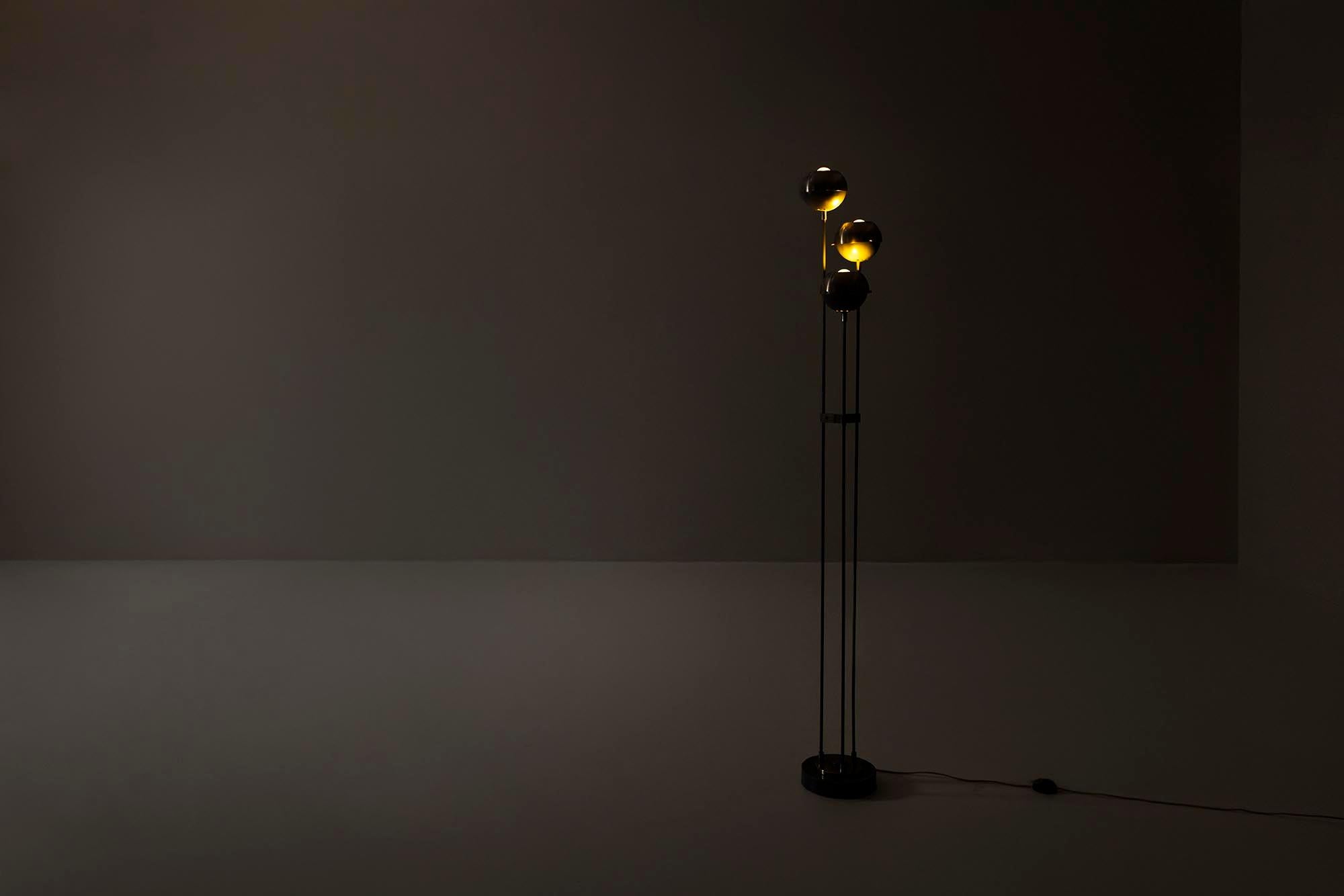 Lampada da terra in metallo smaltato e acciaio inossidabile di Oscar Torlasco per Lumi in vendita 3