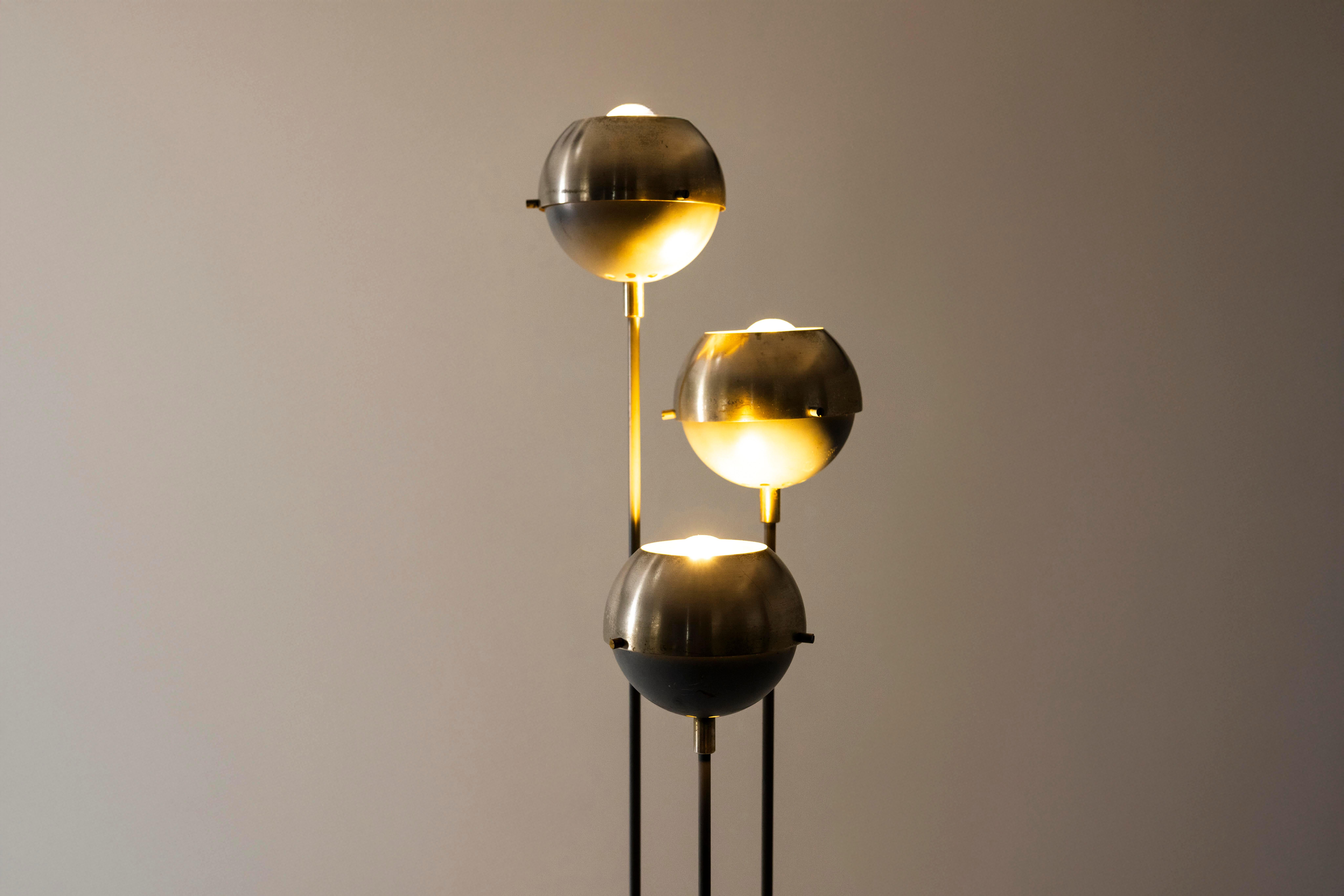 Lampada da terra in metallo smaltato e acciaio inossidabile di Oscar Torlasco per Lumi in vendita 4