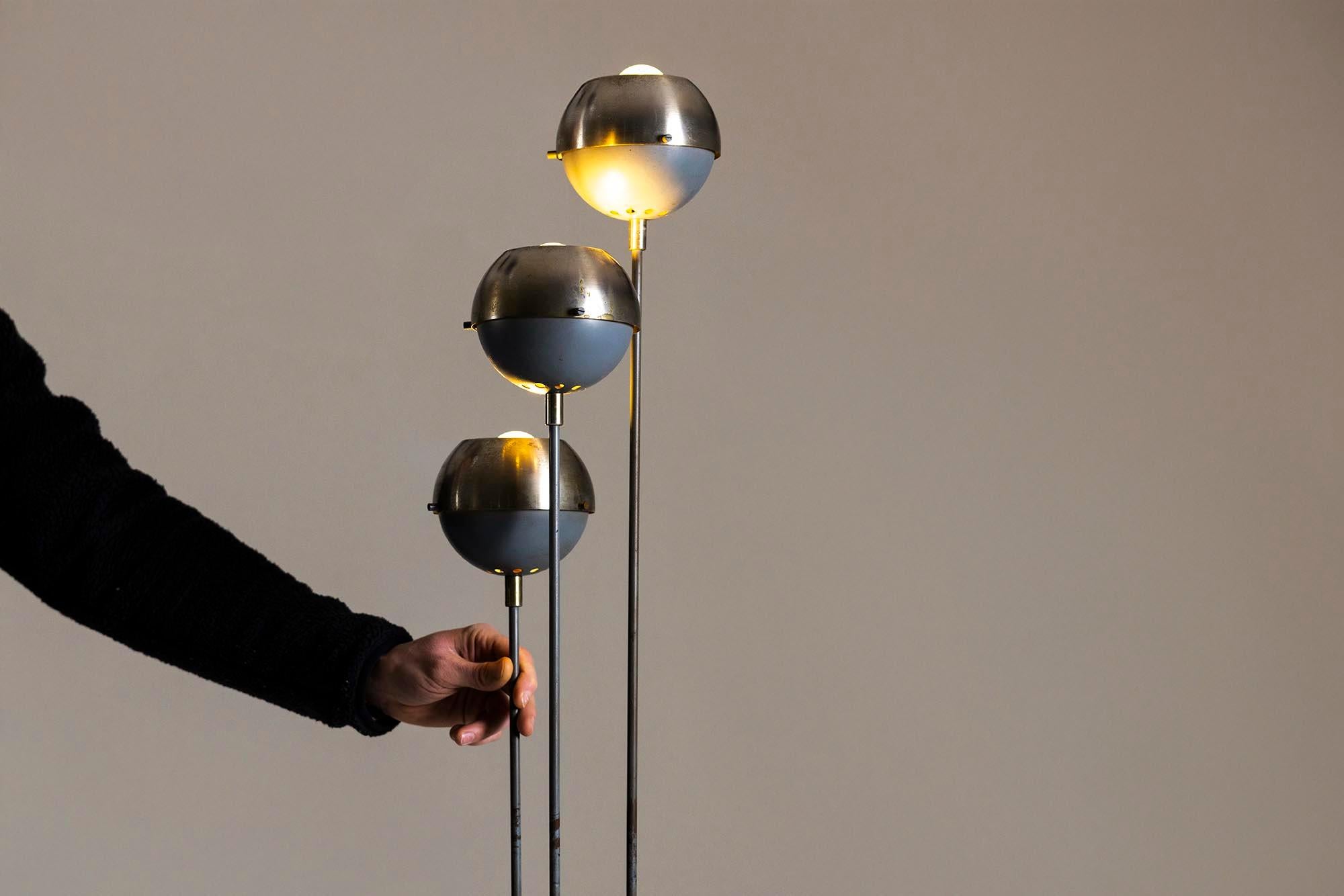 Lampada da terra in metallo smaltato e acciaio inossidabile di Oscar Torlasco per Lumi in vendita 5