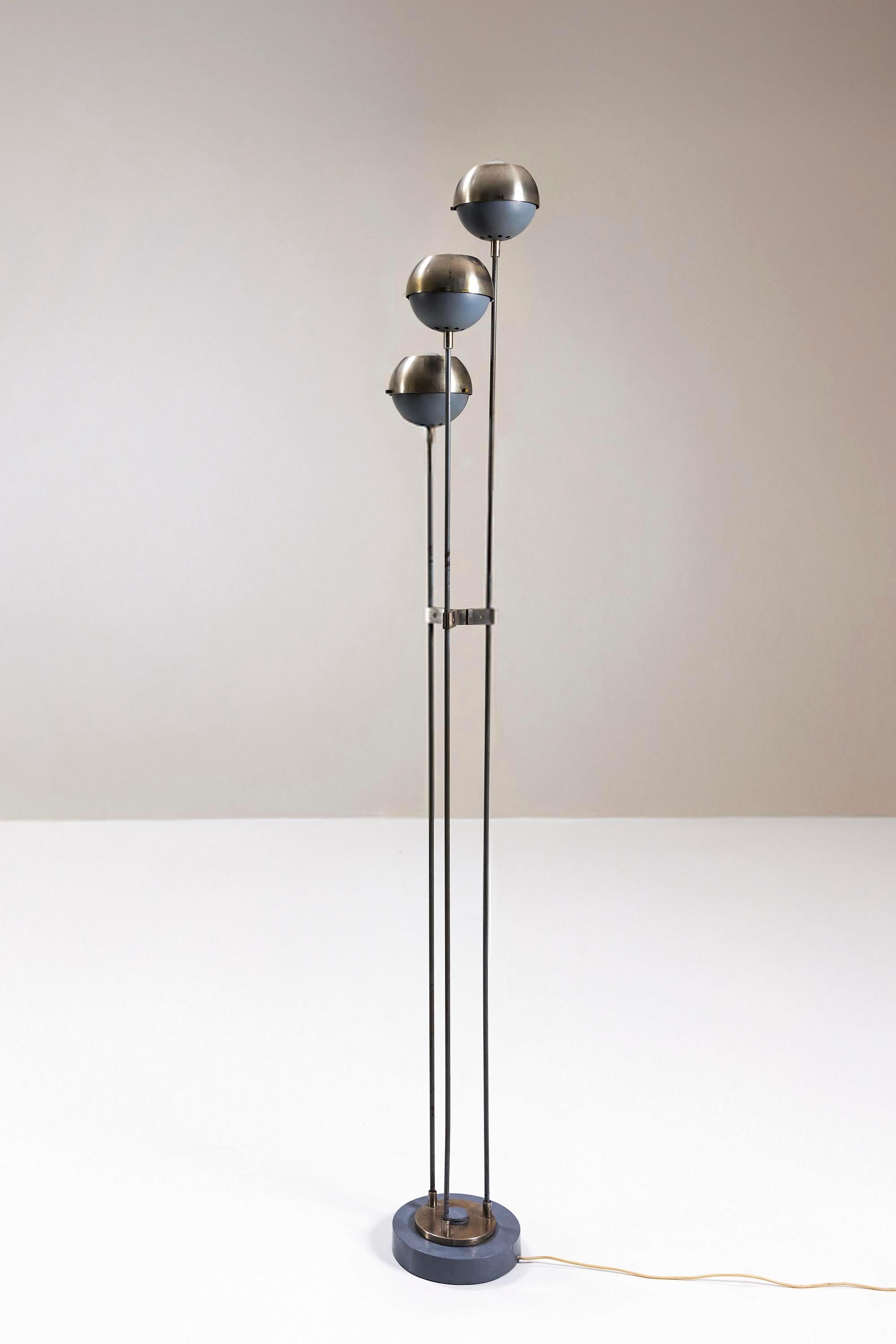 Mid-Century moderno Lampada da terra in metallo smaltato e acciaio inossidabile di Oscar Torlasco per Lumi in vendita