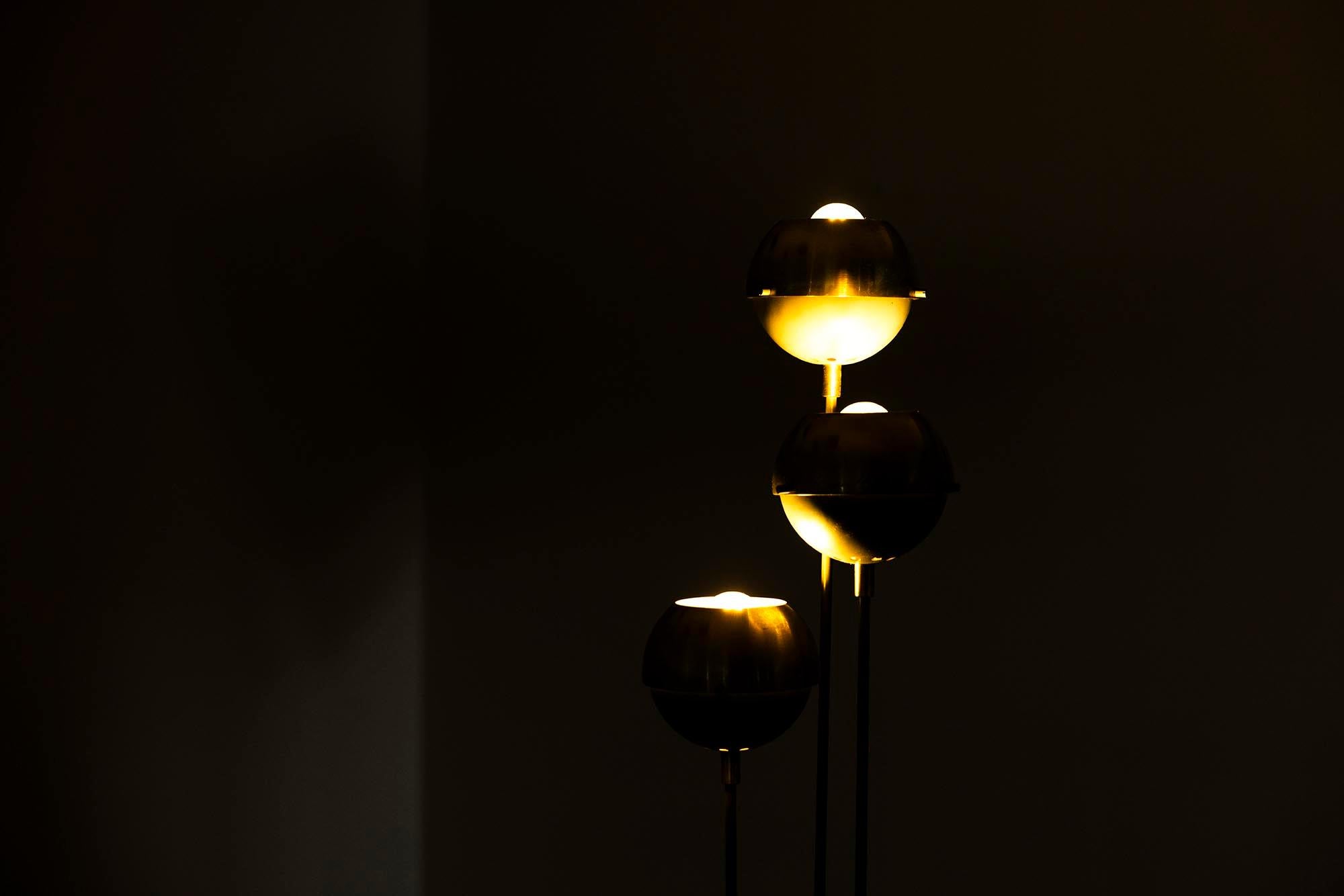 Lampada da terra in metallo smaltato e acciaio inossidabile di Oscar Torlasco per Lumi In condizioni buone in vendita a Hellouw, NL