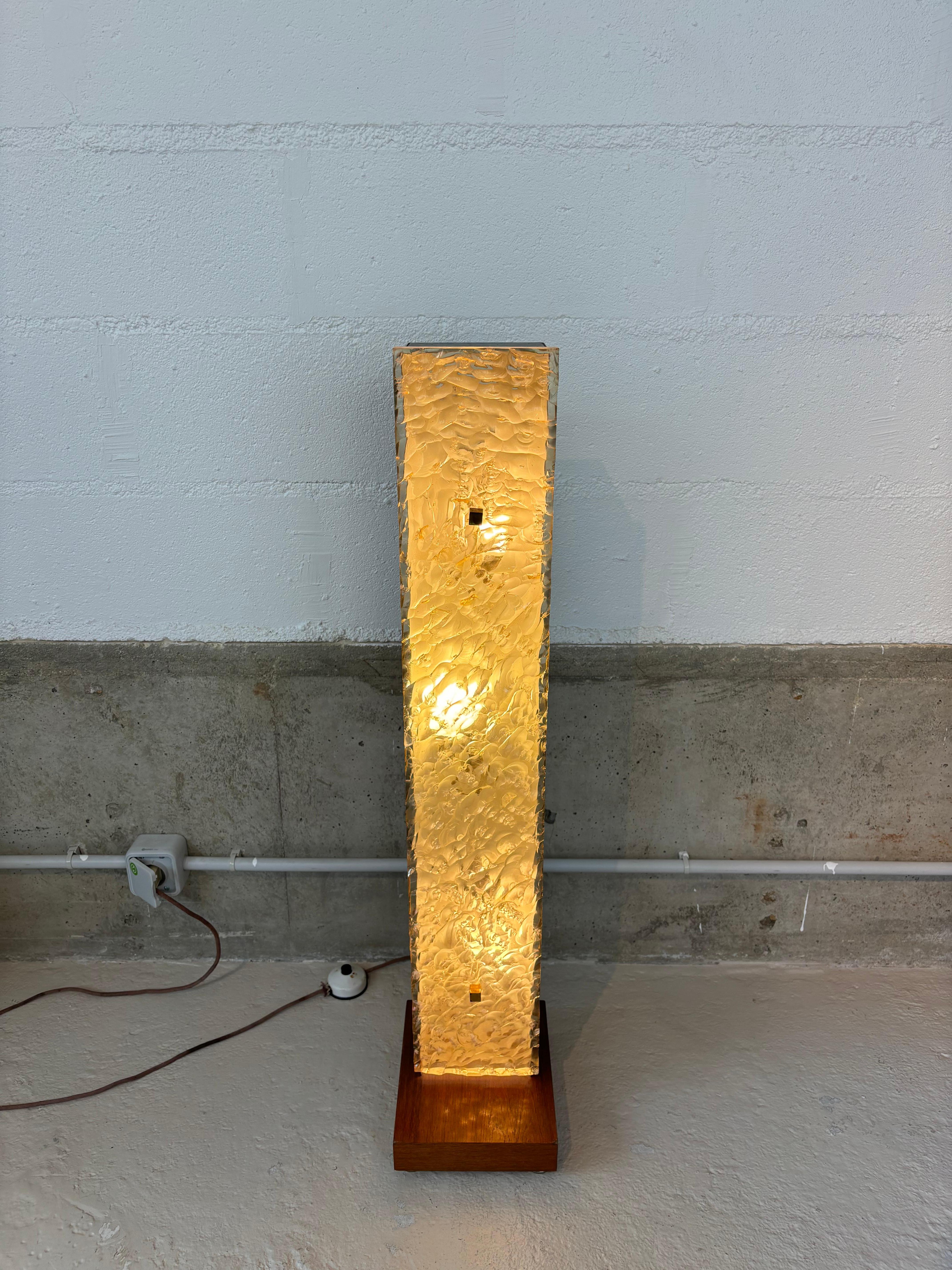 Lámpara de pie en résin by Dallux Francés en venta