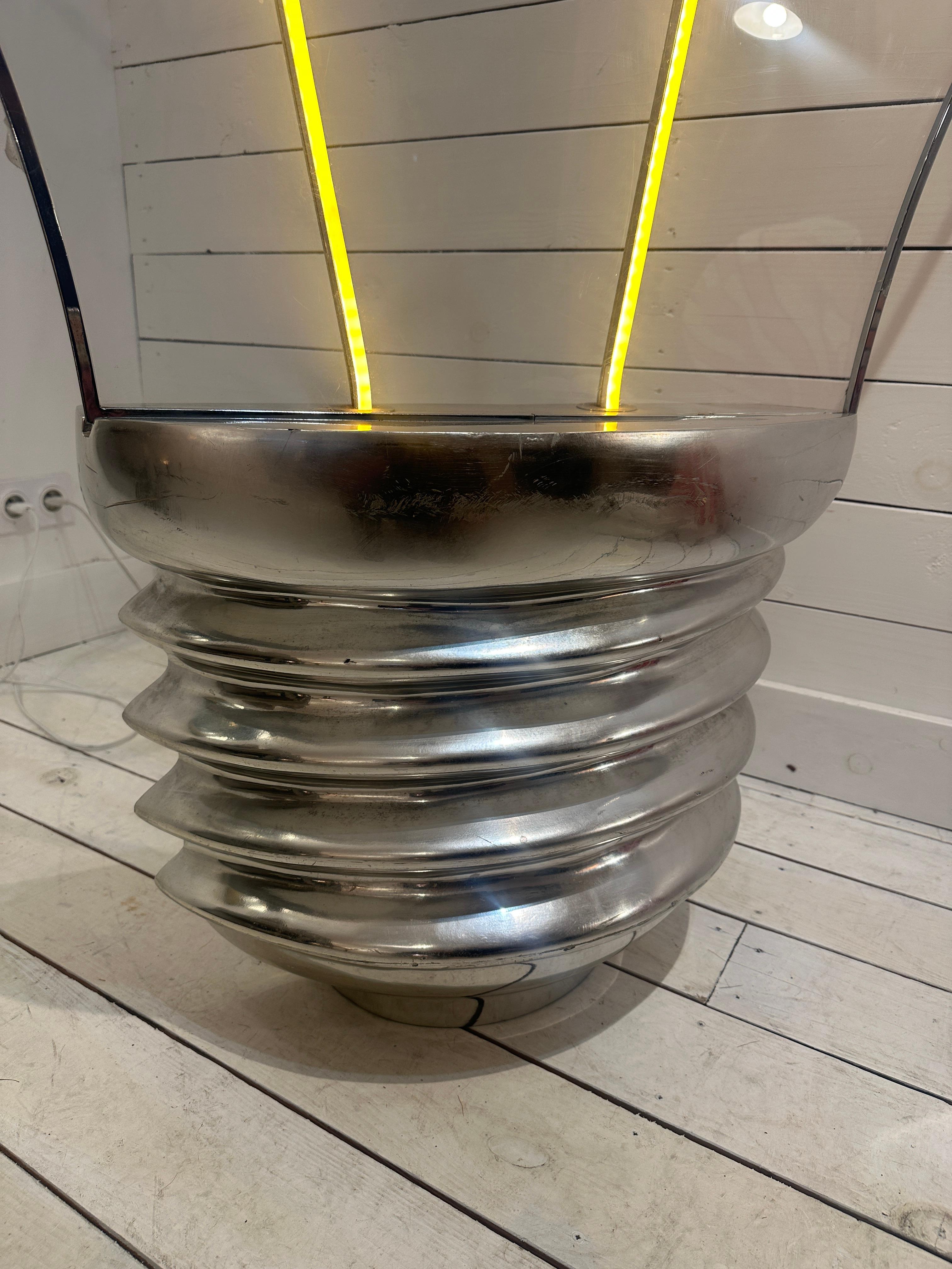Stehlampe in Form einer riesigen Glühbirne im Zustand „Gut“ im Angebot in PARIS, FR