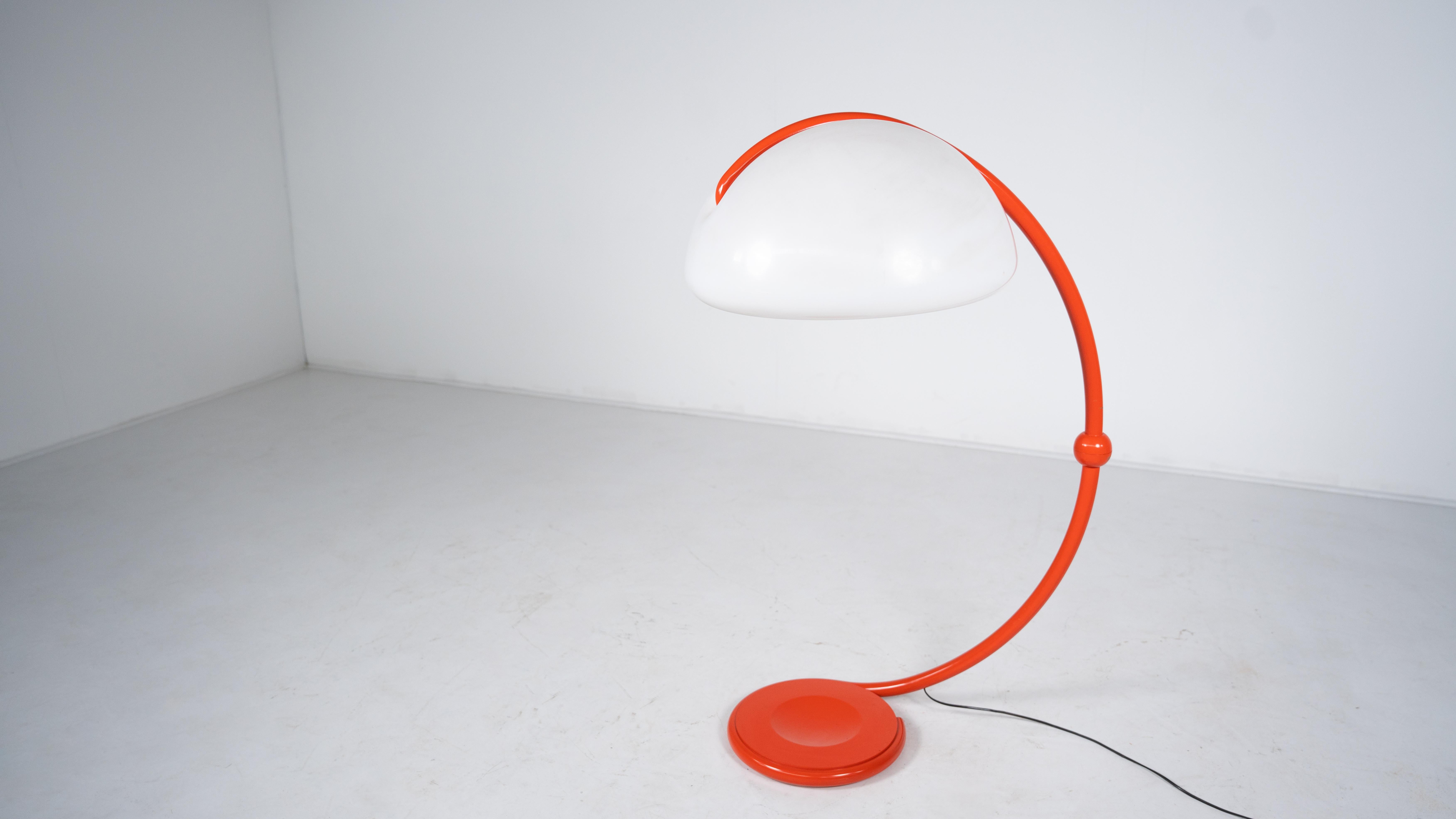 Lámpara de pie roja Serpente de Elio Martinelli para Martinelli Luce, años 60