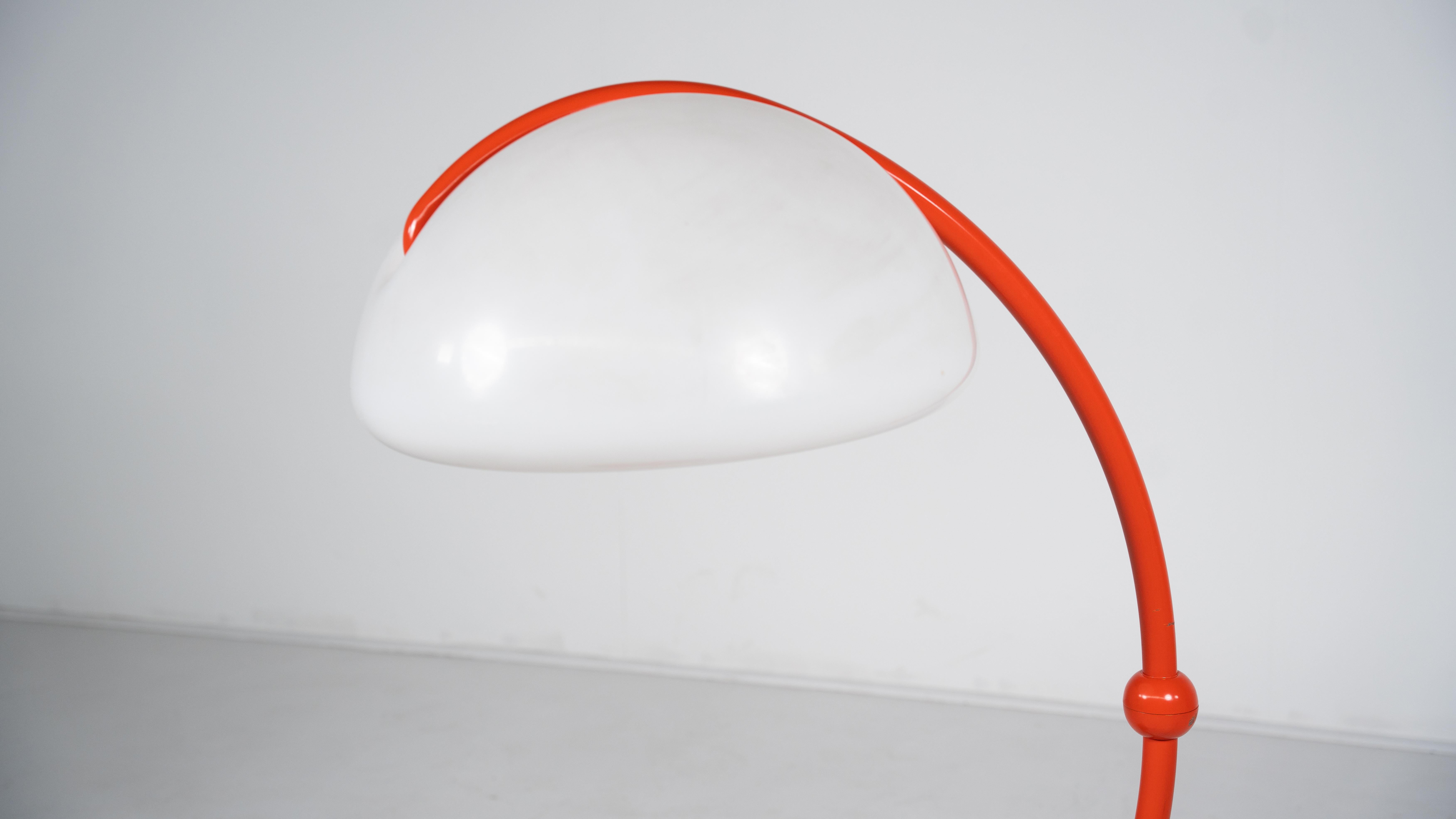 Lámpara de pie Serpente de Elio Martinelli para Martinelli Luce, años 60 Moderno de mediados de siglo en venta